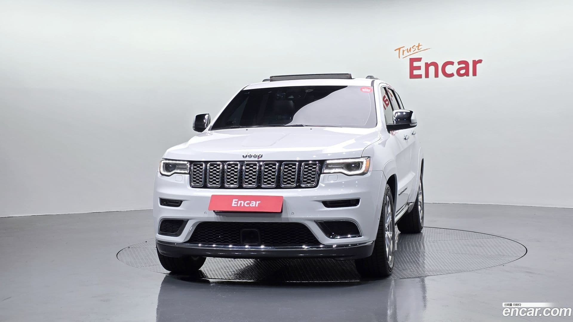 Main__Slider__Photo:Cherokee Jeep 2019.9-2