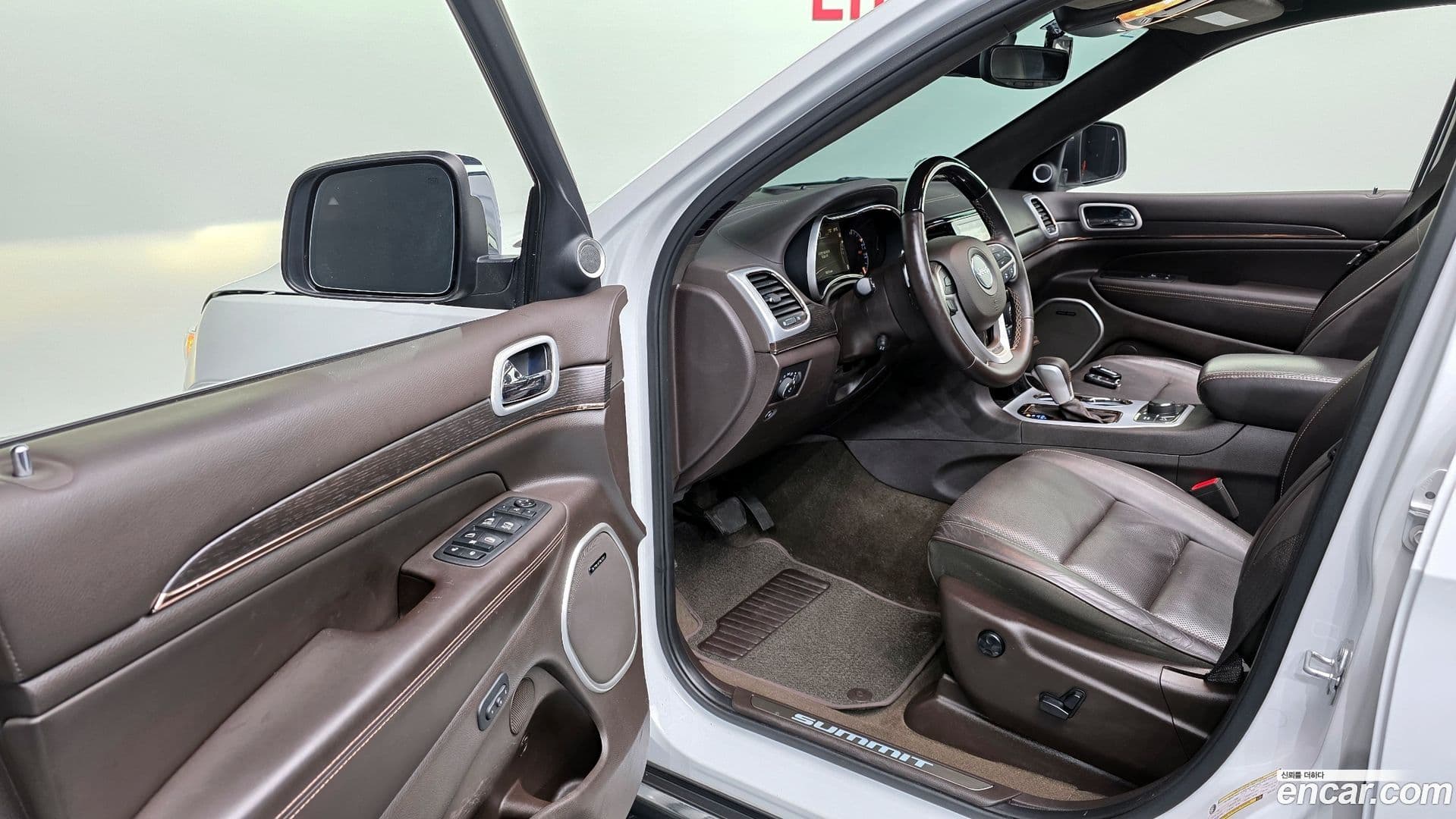 Main__Slider__Photo:Cherokee Jeep 2019.9-9