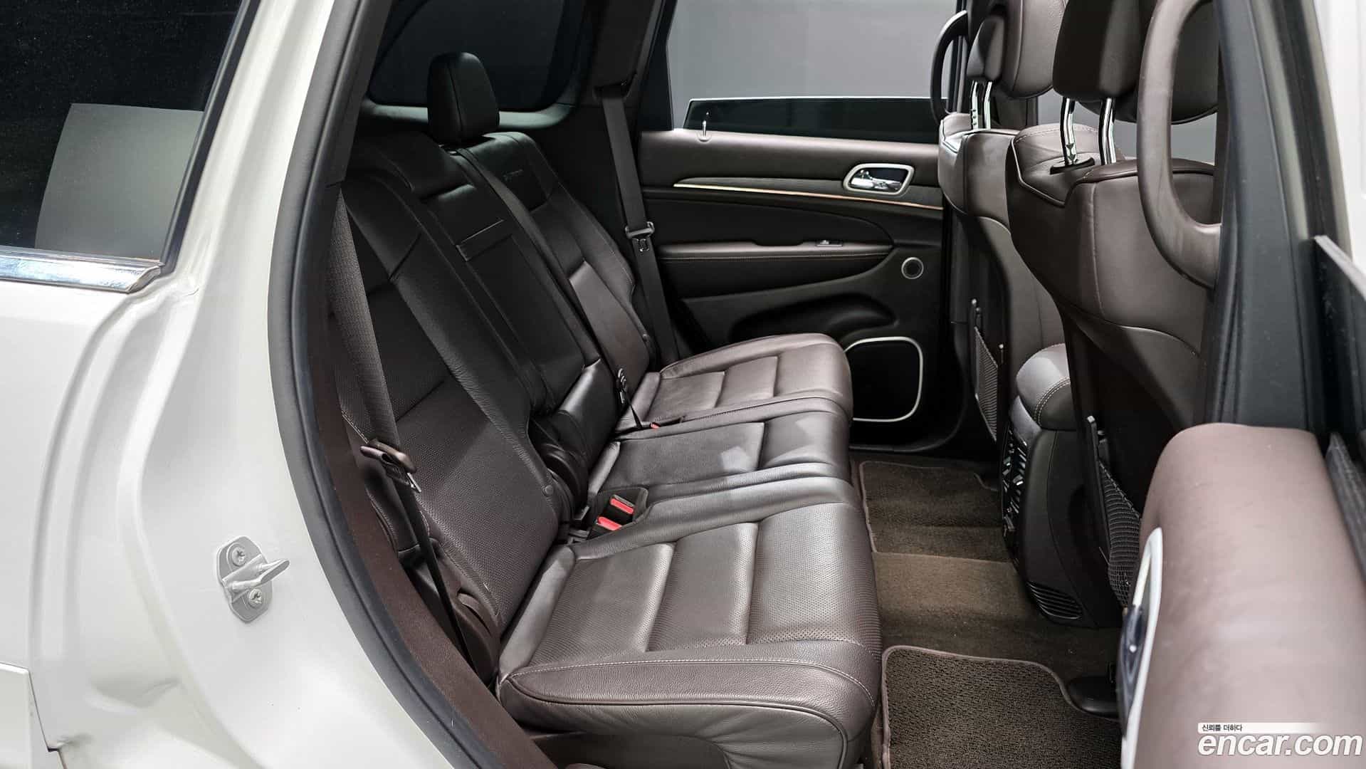 Cherokee Jeep 2019.9-OPTION-015