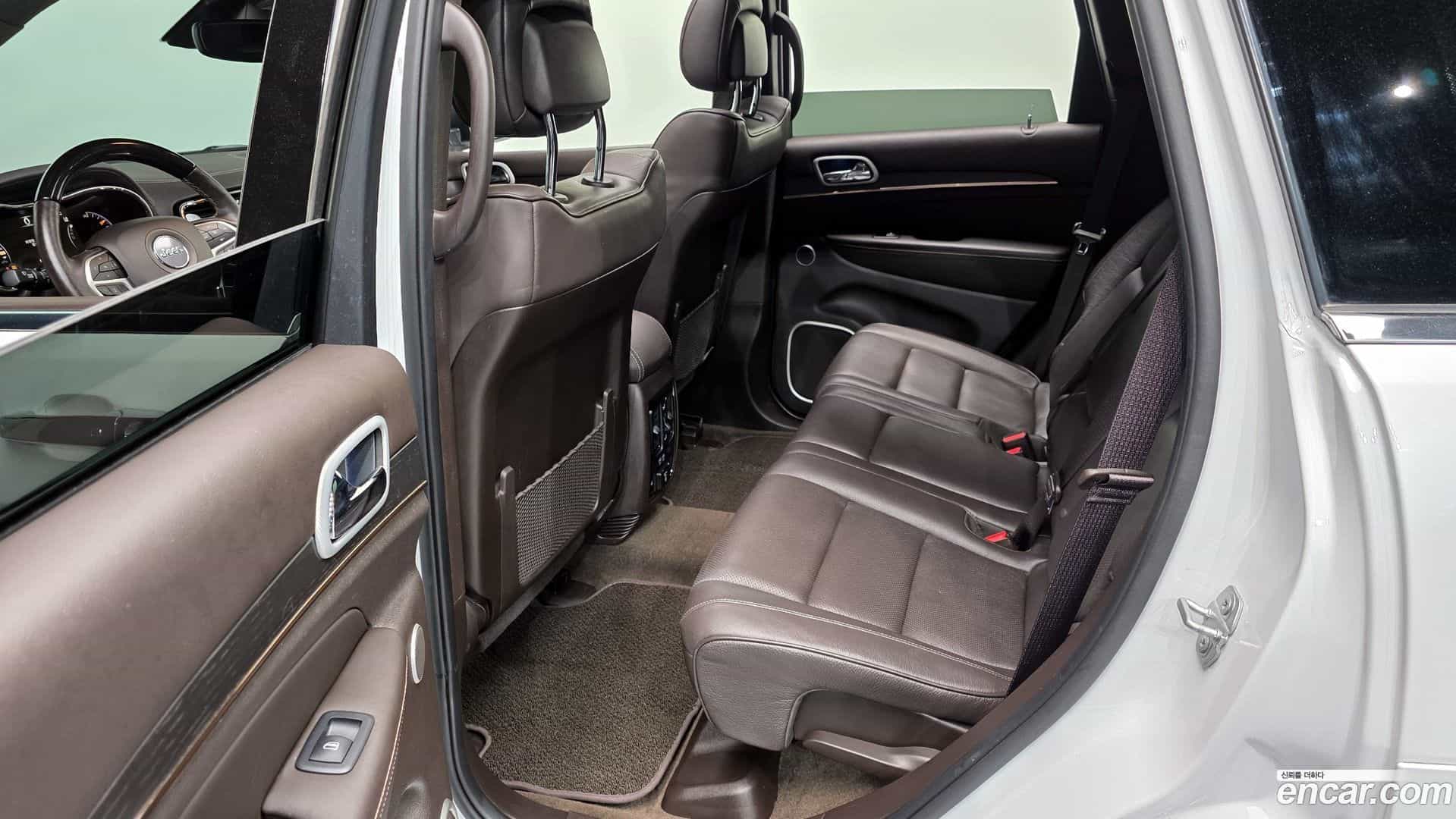 Cherokee Jeep 2019.9-OPTION-016