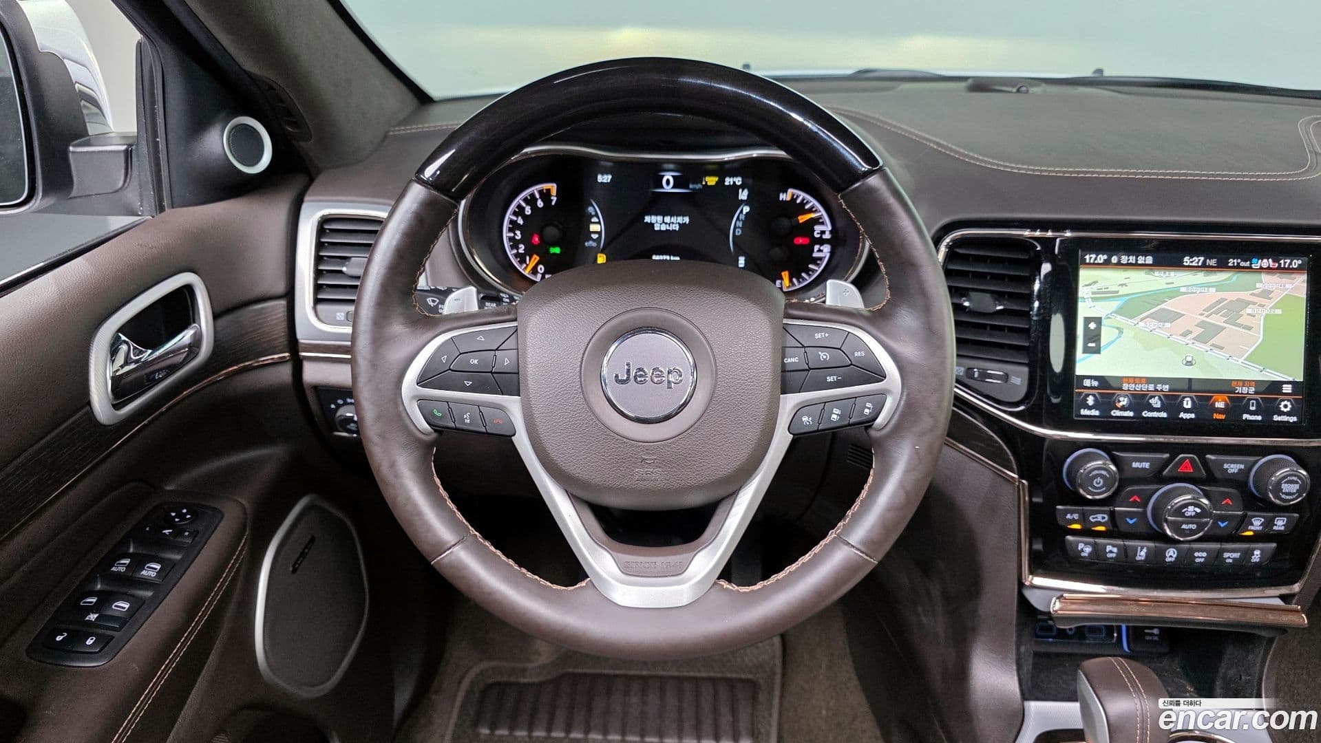Main__Slider__Photo:Cherokee Jeep 2019.9-12