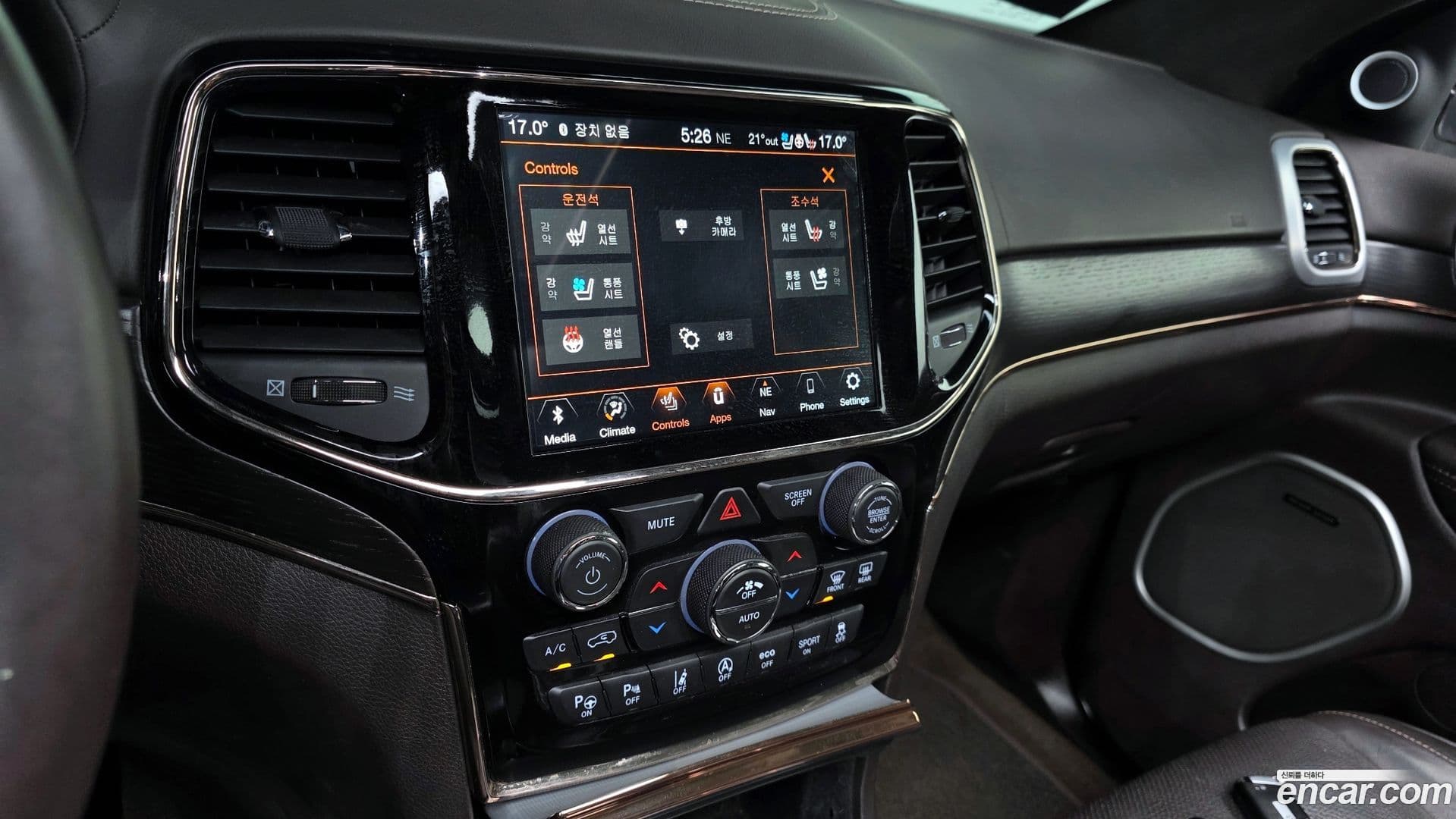Main__Slider__Photo:Cherokee Jeep 2019.9-13