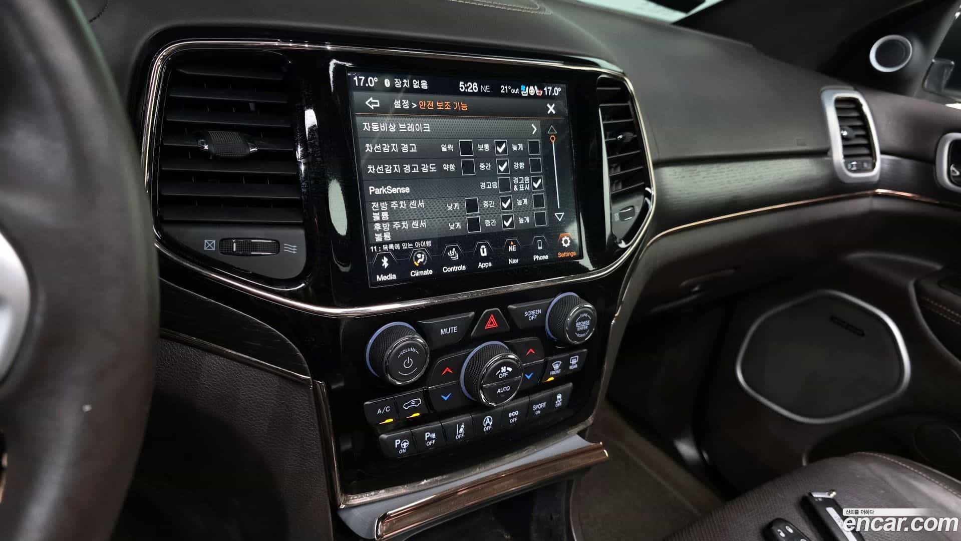 Cherokee Jeep 2019.9-OPTION-021