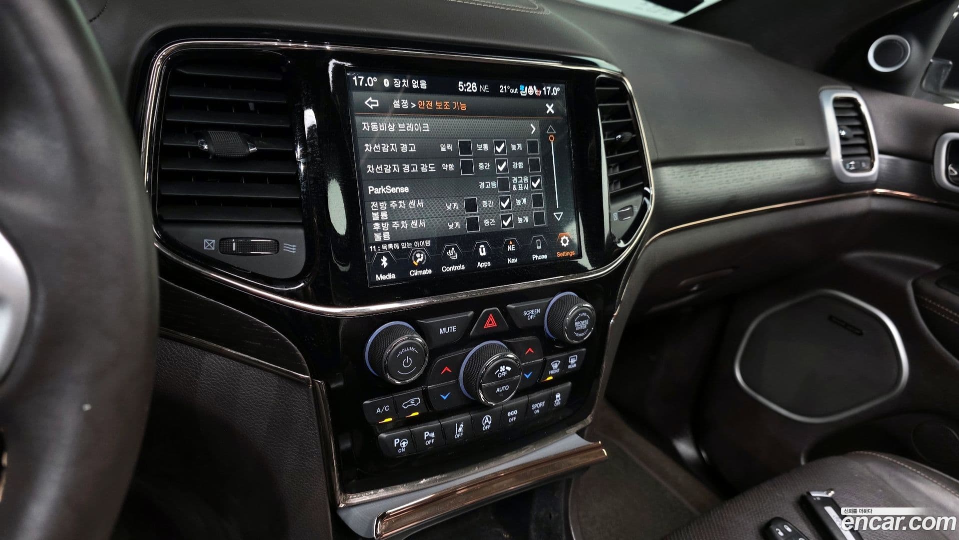 Main__Slider__Photo:Cherokee Jeep 2019.9-16