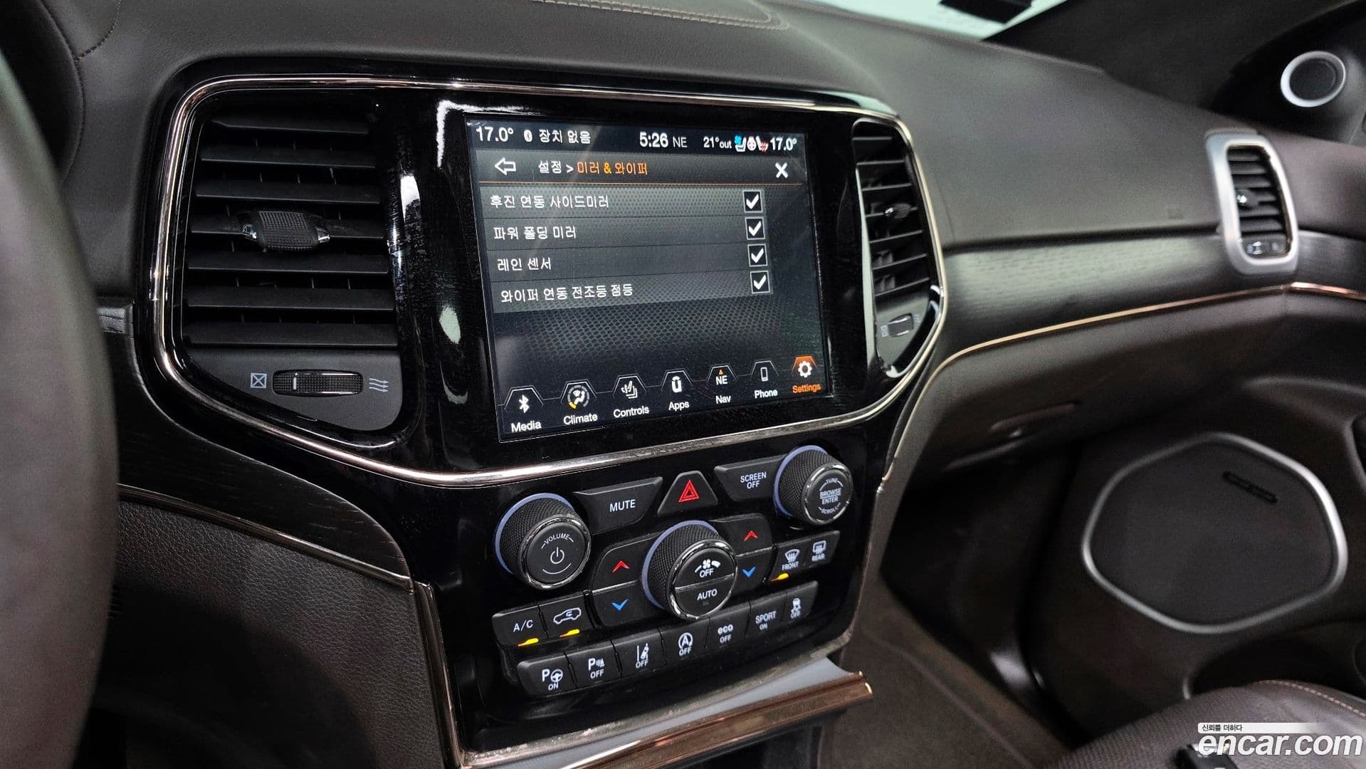 Main__Slider__Photo:Cherokee Jeep 2019.9-17