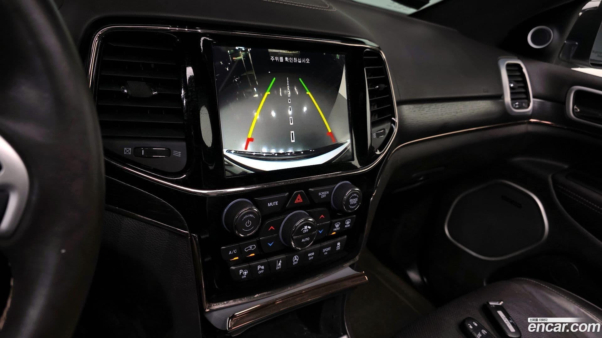 Main__Slider__Photo:Cherokee Jeep 2019.9-18