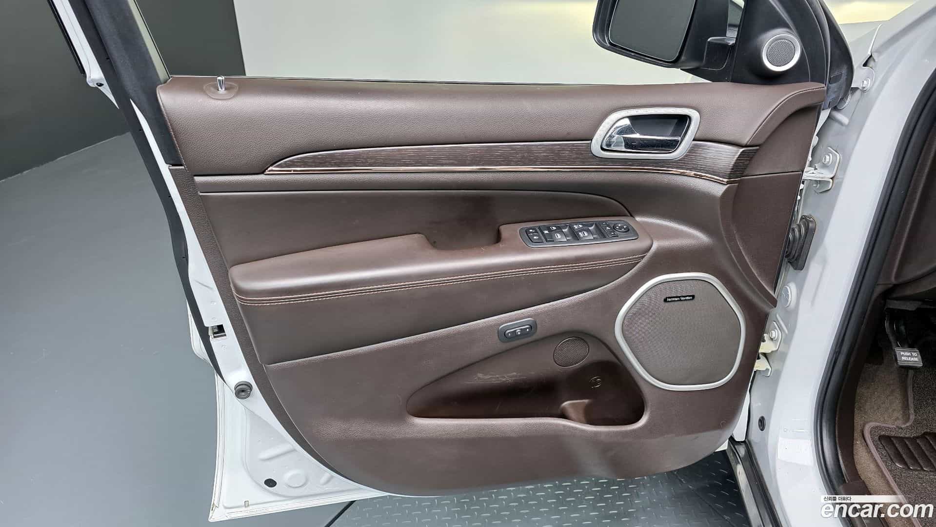 Cherokee Jeep 2019.9-INNER-034