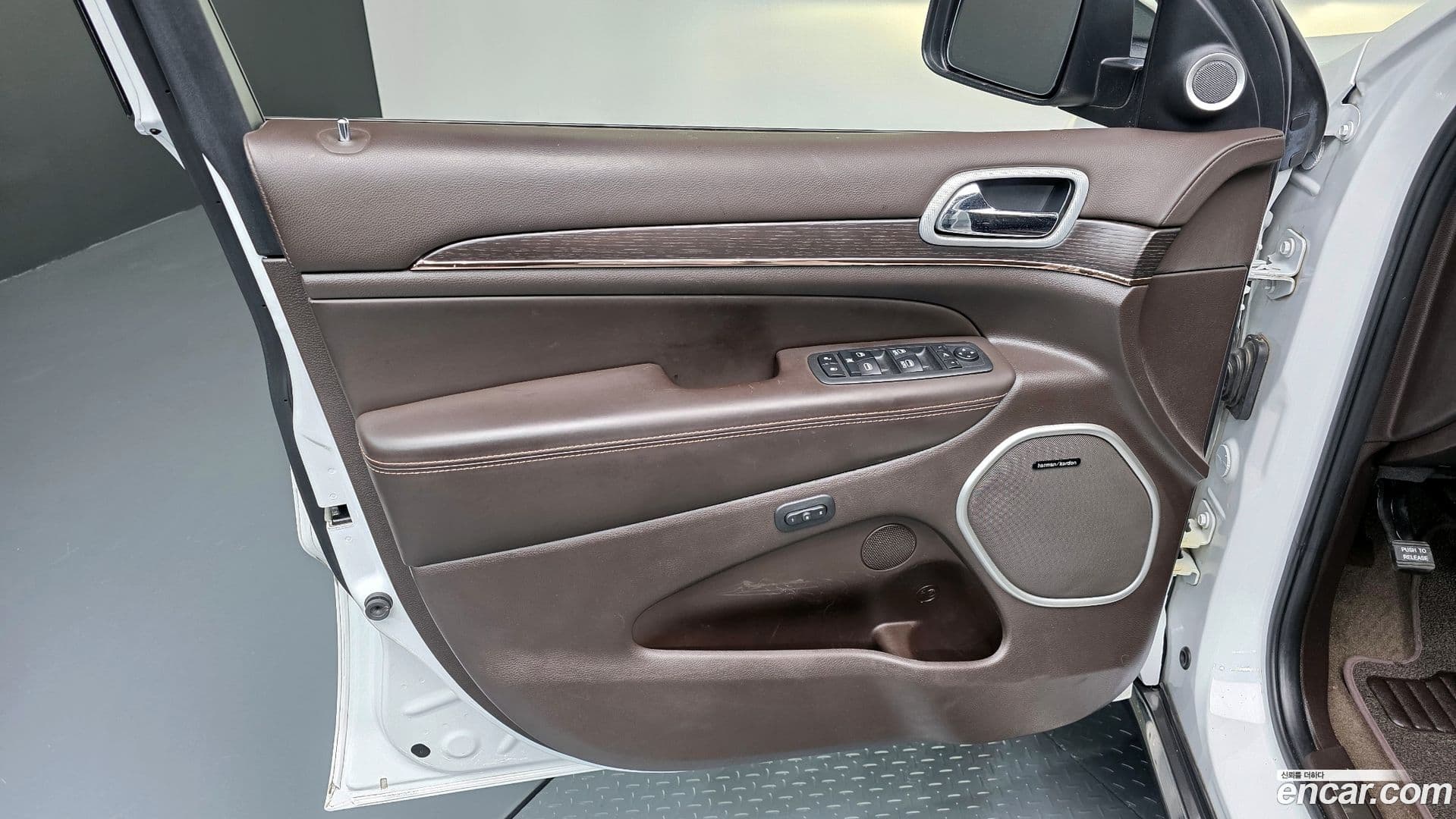 Main__Slider__Photo:Cherokee Jeep 2019.9-23