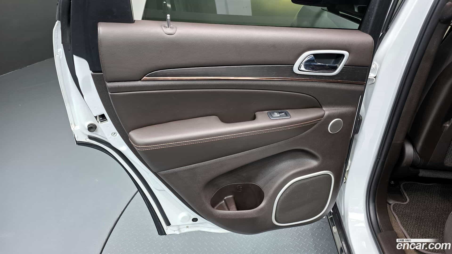 Cherokee Jeep 2019.9-INNER-035