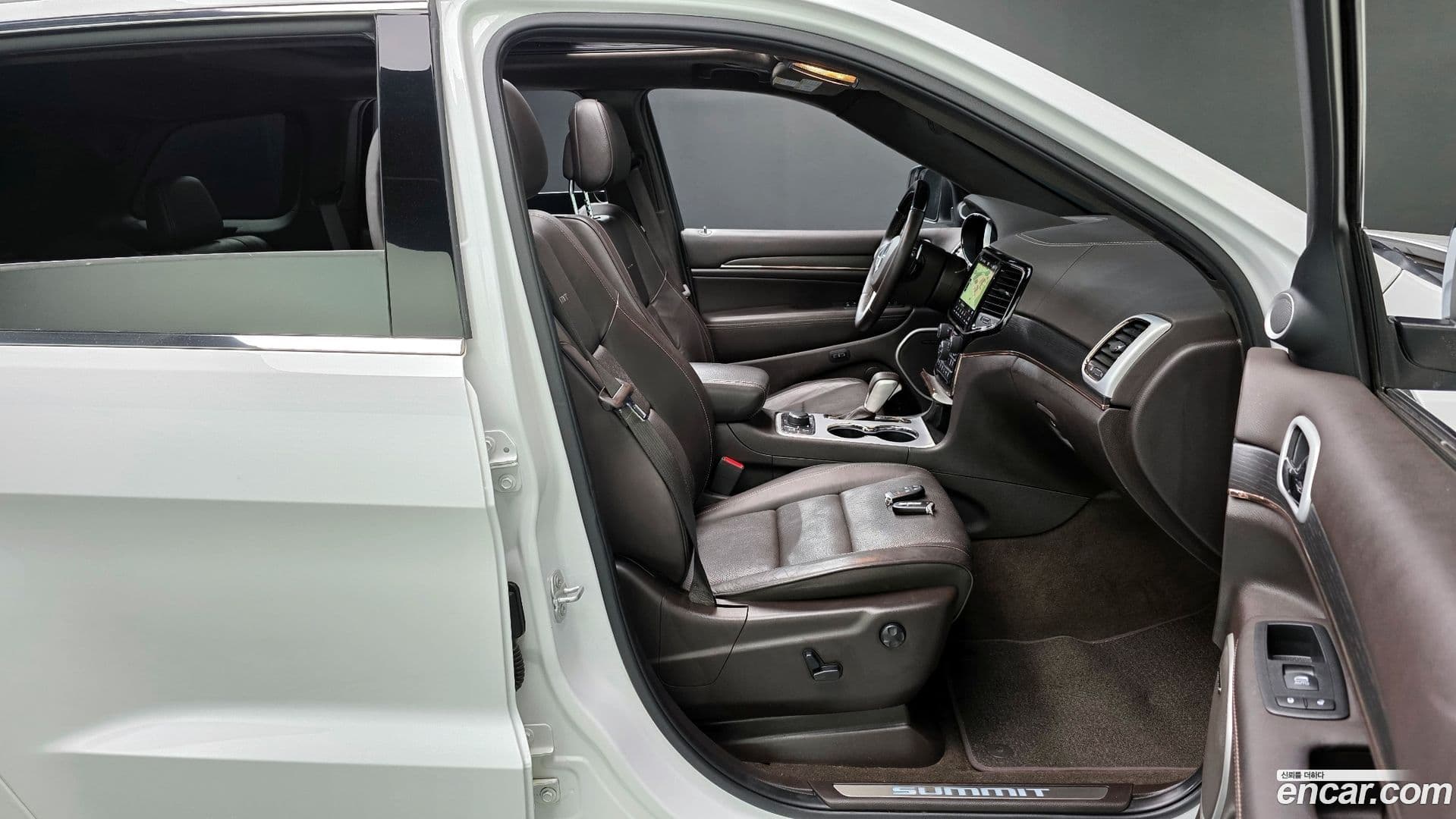 Main__Slider__Photo:Cherokee Jeep 2019.9-25