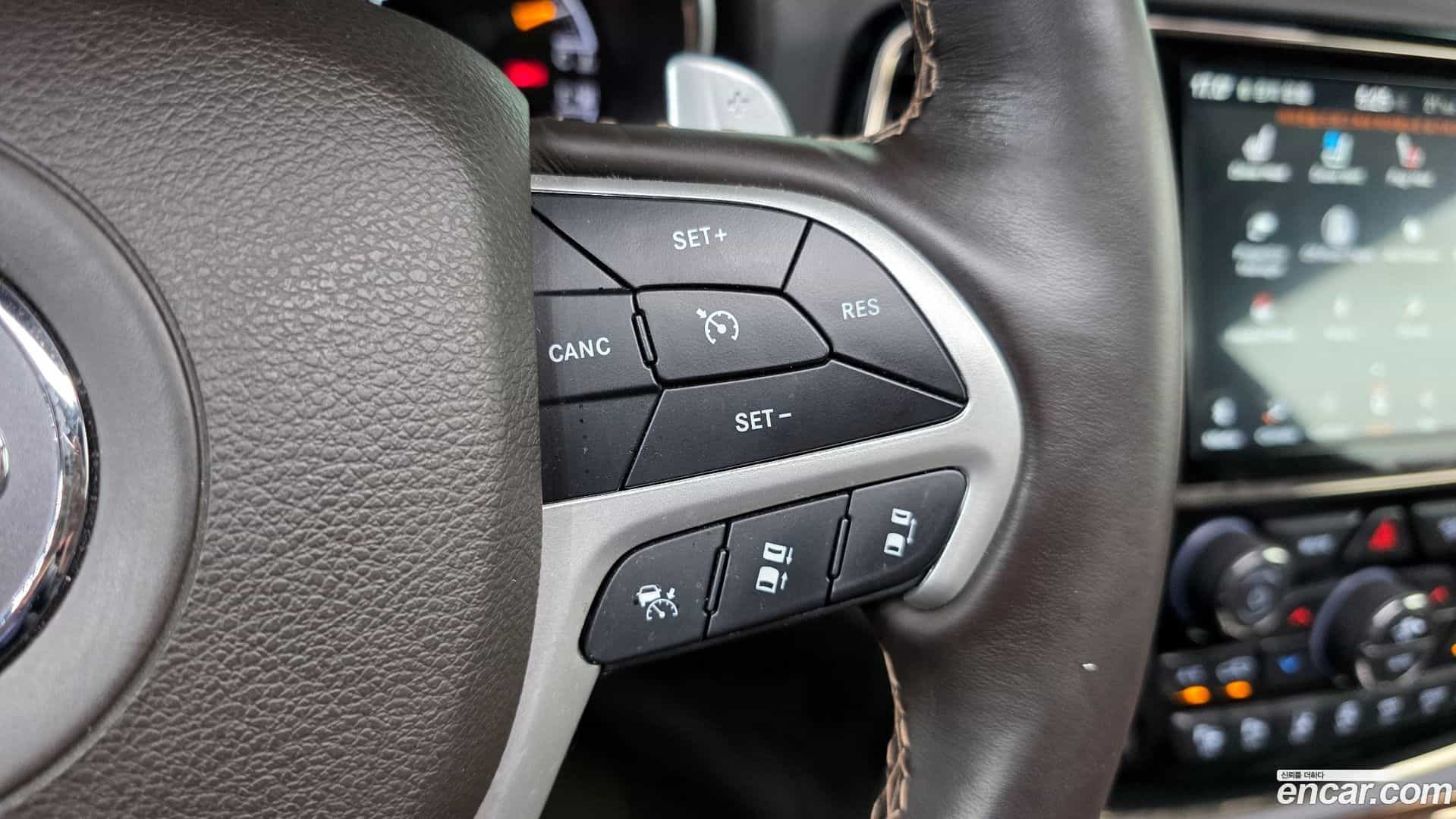 Cherokee Jeep 2019.9-OPTION-040