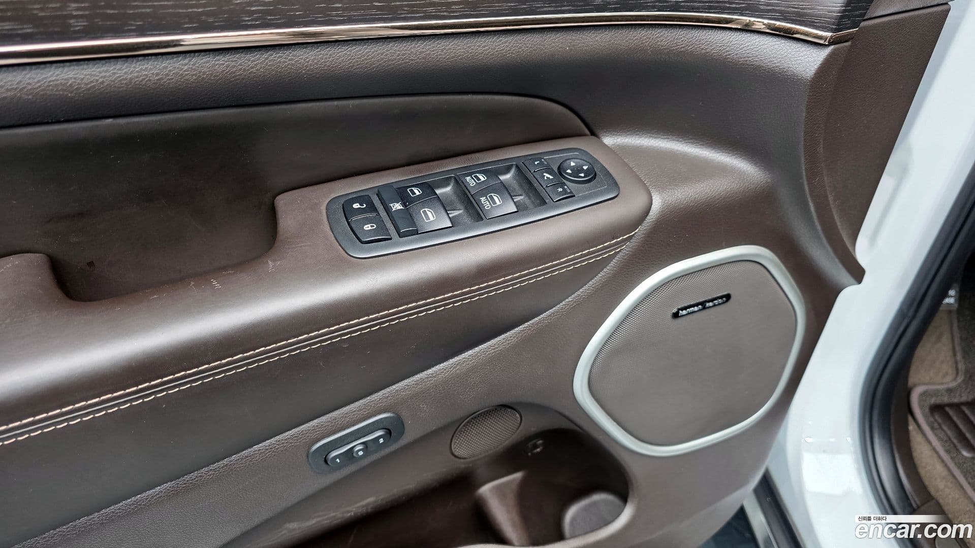 Main__Slider__Photo:Cherokee Jeep 2019.9-27
