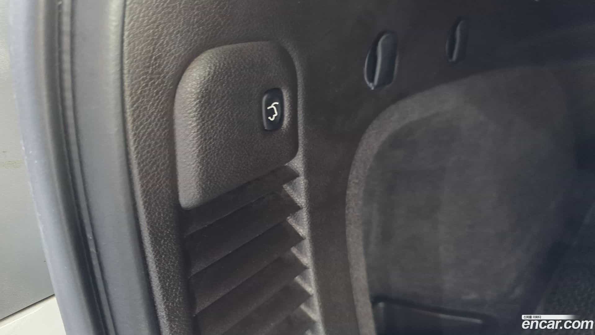 Cherokee Jeep 2019.9-OPTION-047