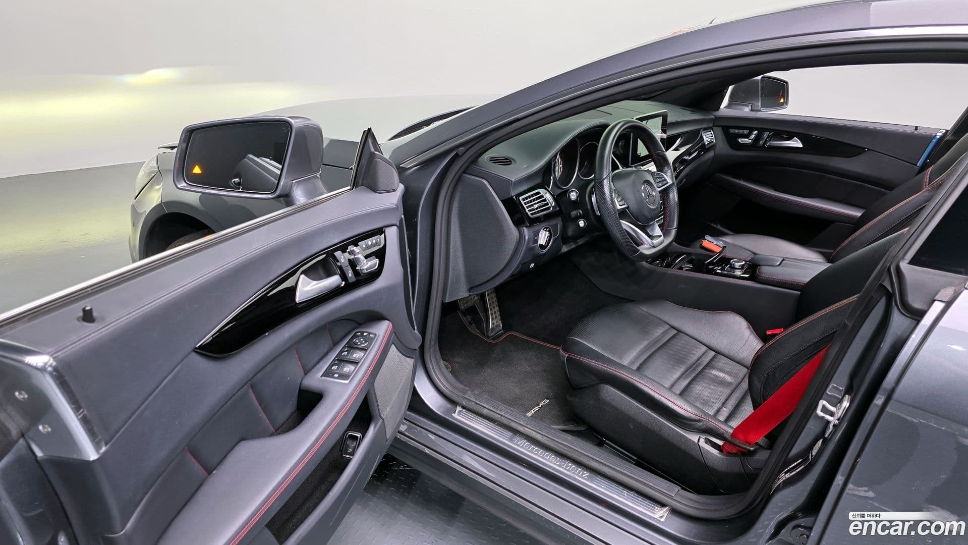 Main__Slider__Photo:CLS-Class Mercedes-Benz 2017.5-9