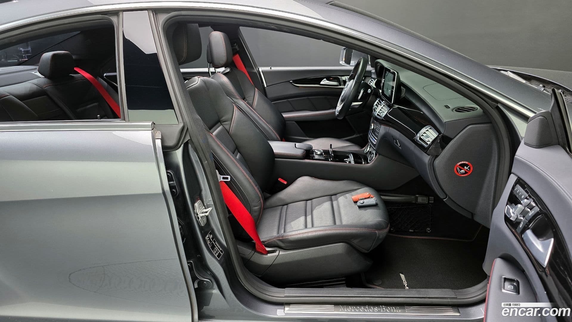 Main__Slider__Photo:CLS-Class Mercedes-Benz 2017.5-25