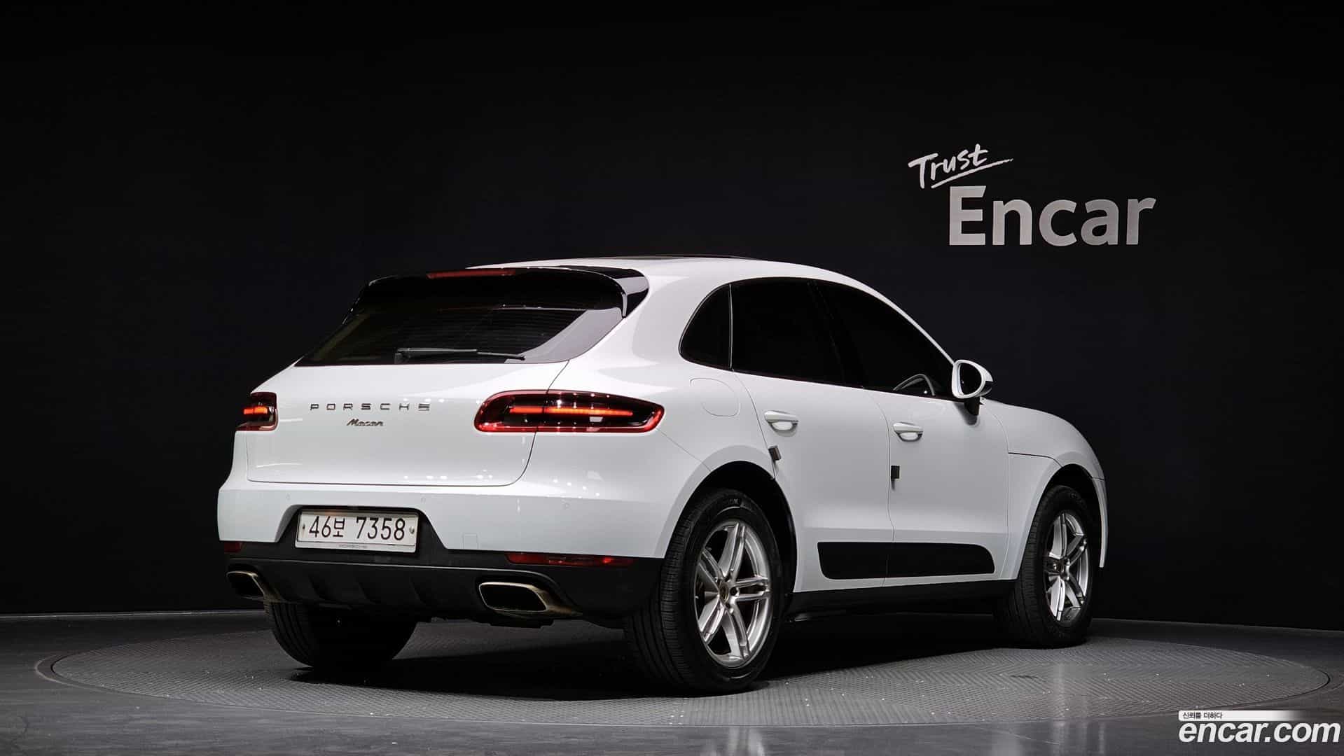 Macan Porsche 2017.11-OUTER-002