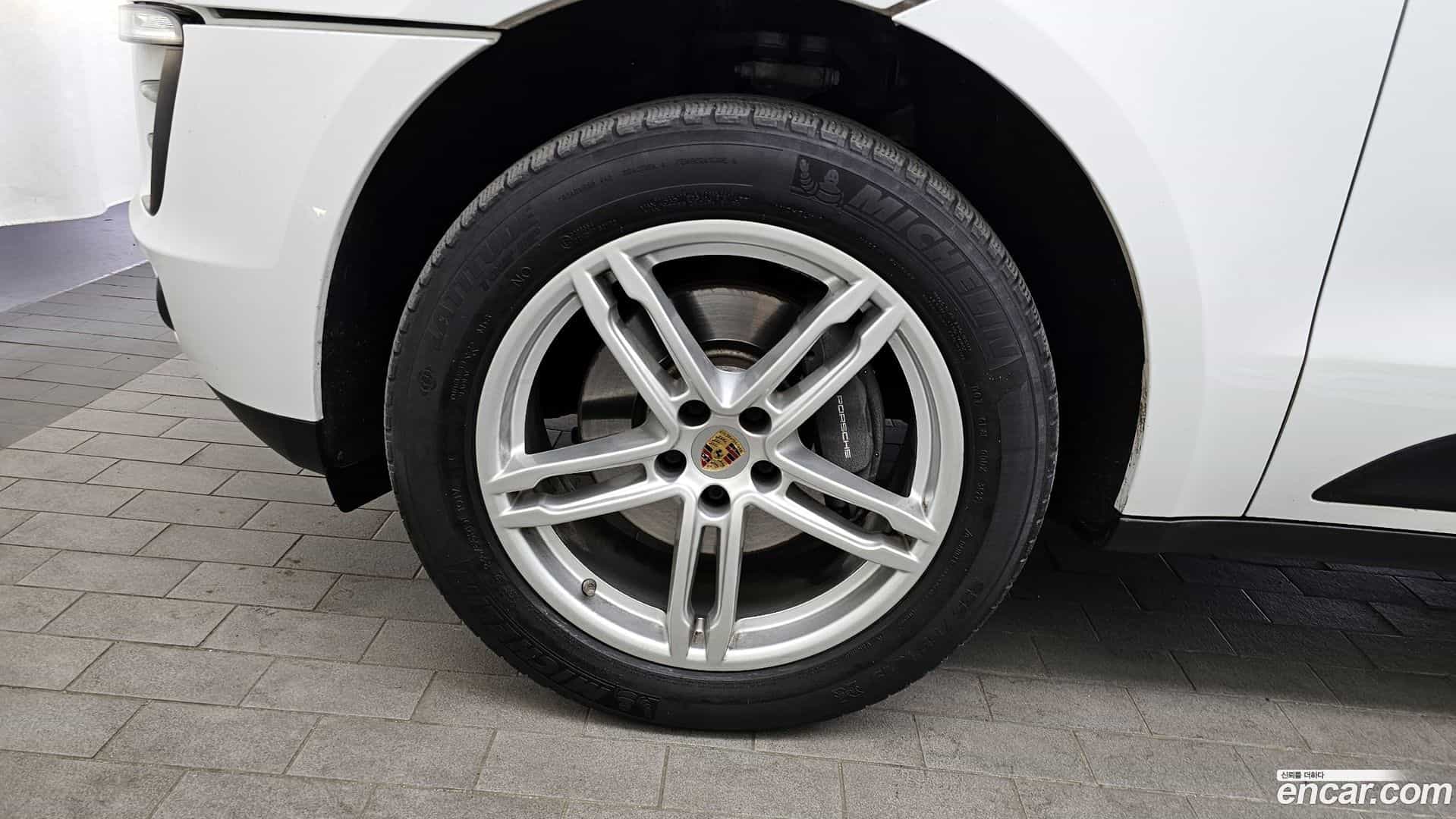 Macan Porsche 2017.11-OUTER-005