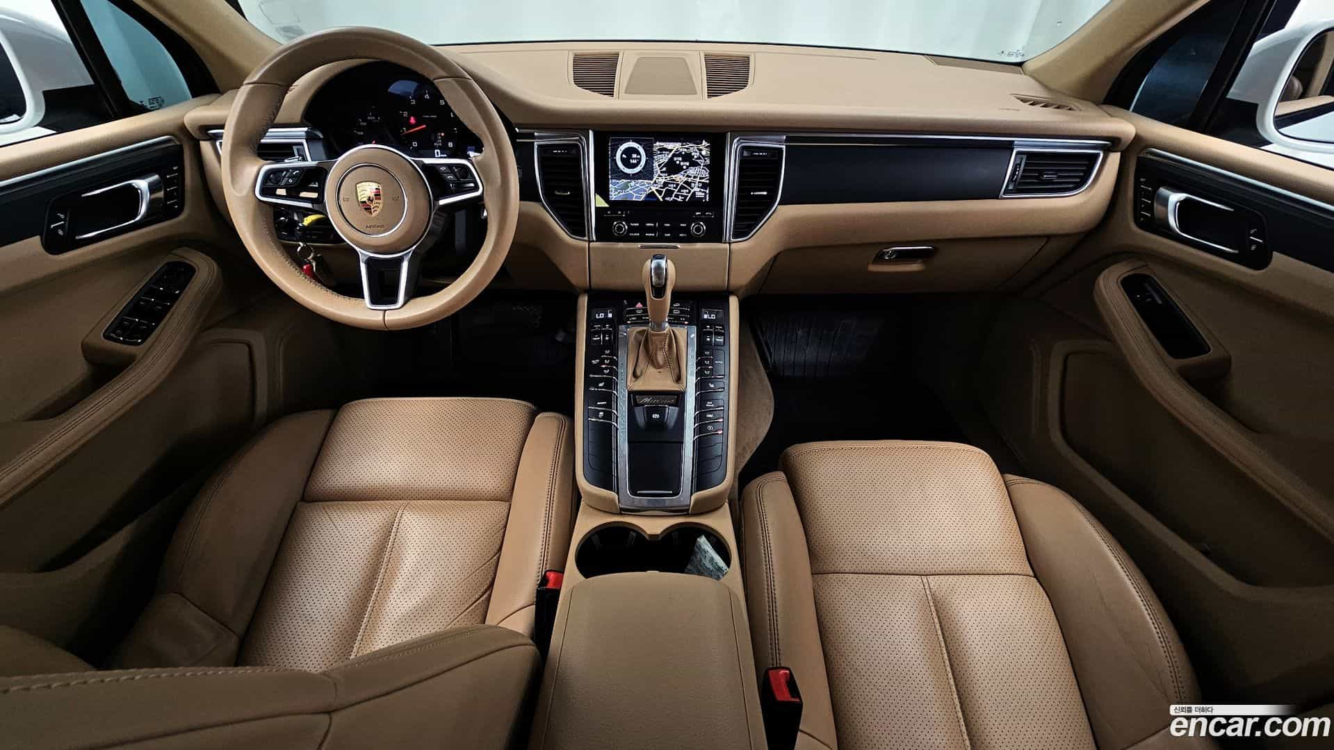 Macan Porsche 2017.11-INNER-007