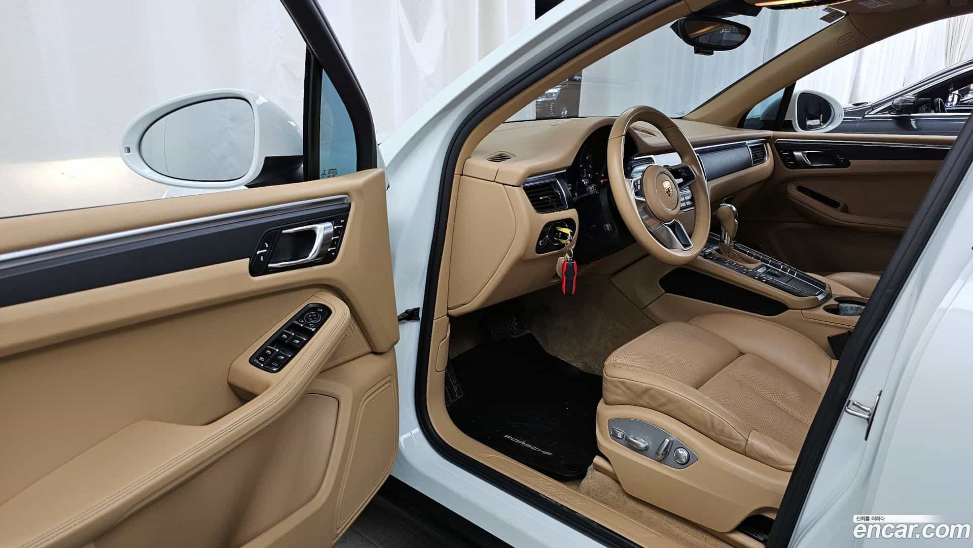 Macan Porsche 2017.11-INNER-010