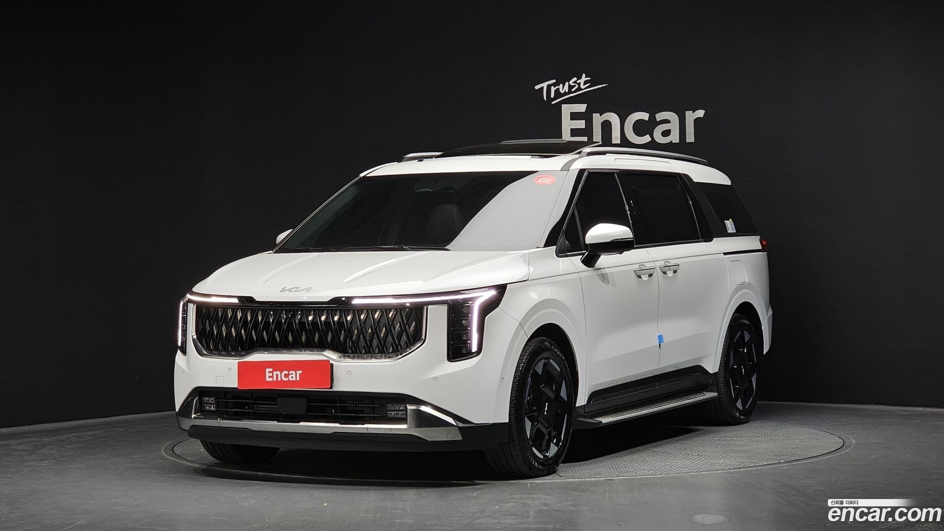 Main__Slider__Photo:Canival Kia 2024.3-0