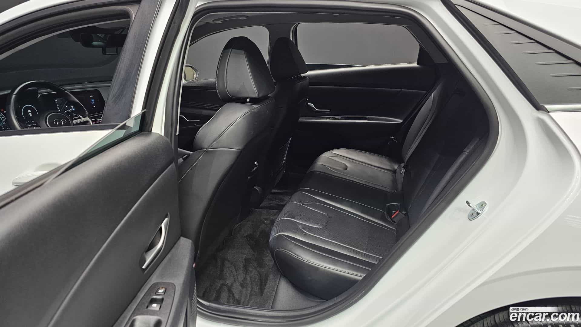 AVANTE Hyundai 2022.0-INNER-036
