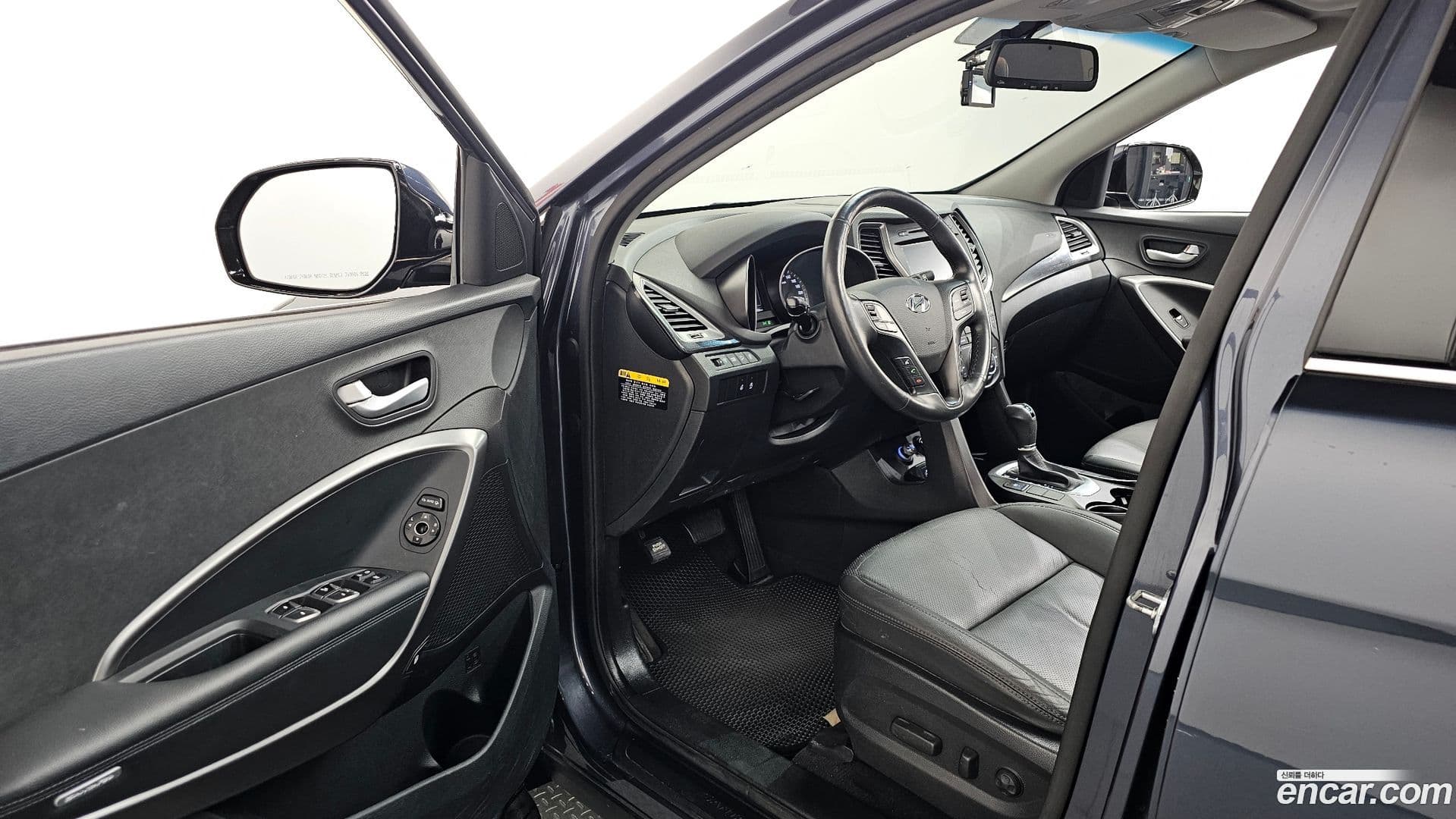 Main__Slider__Photo:Santafe Hyundai 2015.6-9