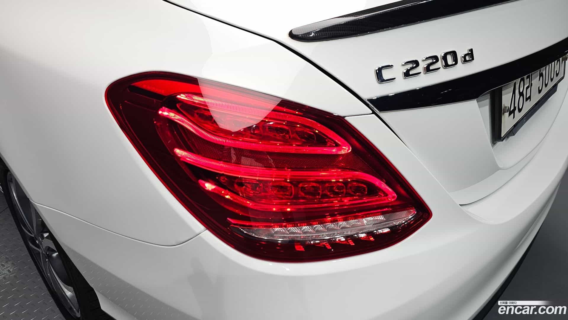 C-Class Mercedes-Benz 2017.5-OUTER-033