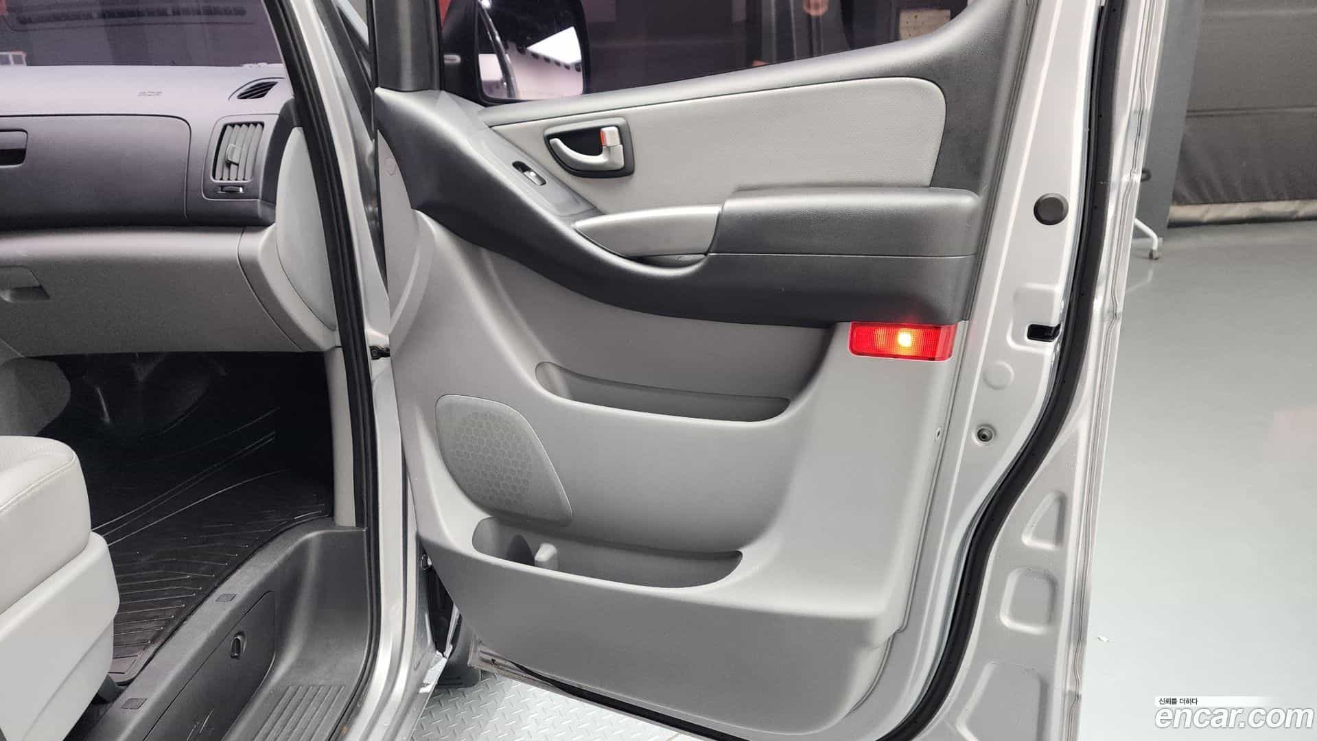 Starex Hyundai 2019.2-INNER-035