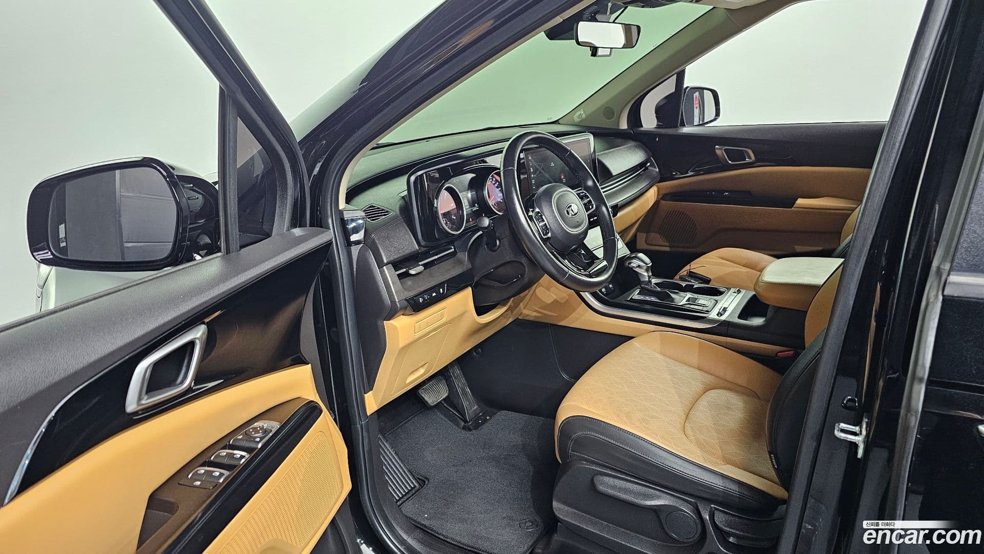 Main__Slider__Photo:Canival Kia 2021.2-9