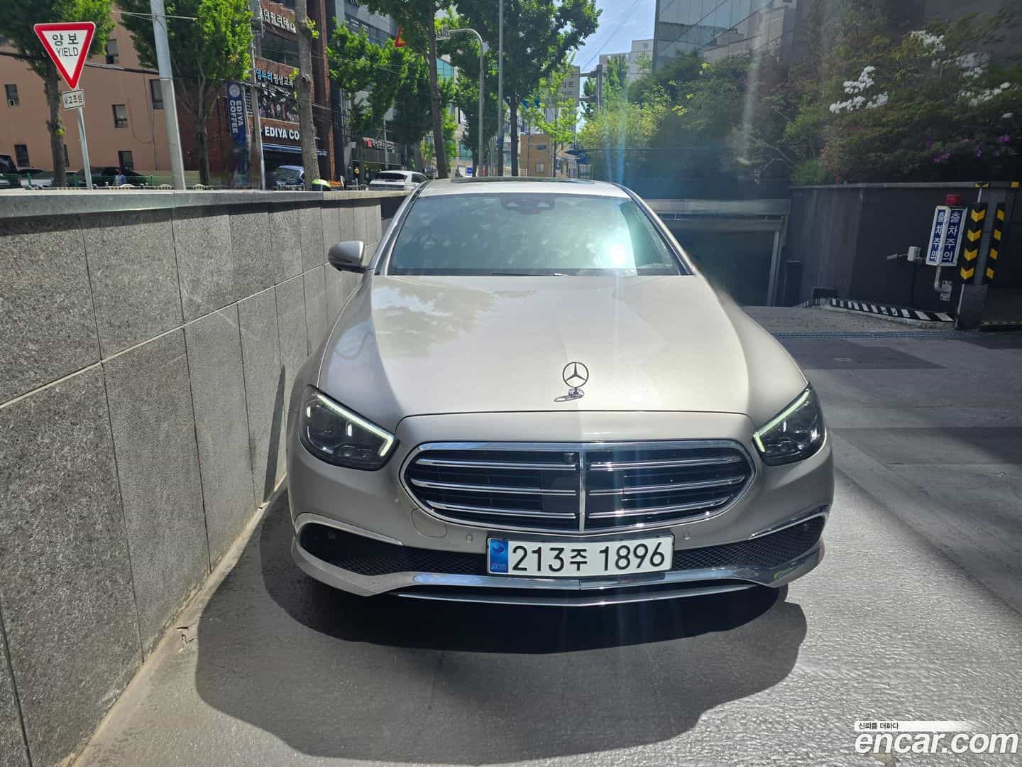 E-Class Mercedes-Benz 2023.7-OUTER-001