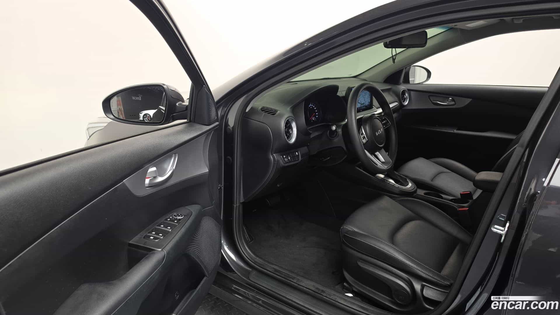 K3 Kia 2023.1-INNER-010