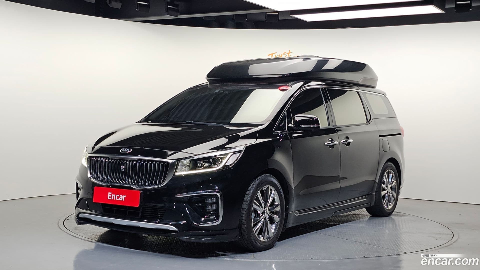 Main__Slider__Photo:Canival Kia 2019.1-0