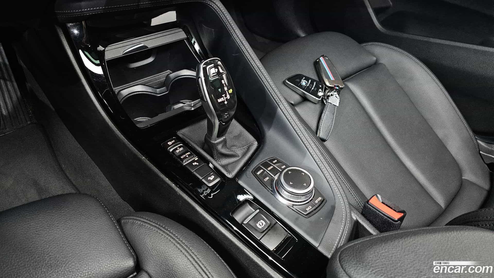 X2 (F39) BMW 2019.10-INNER-009
