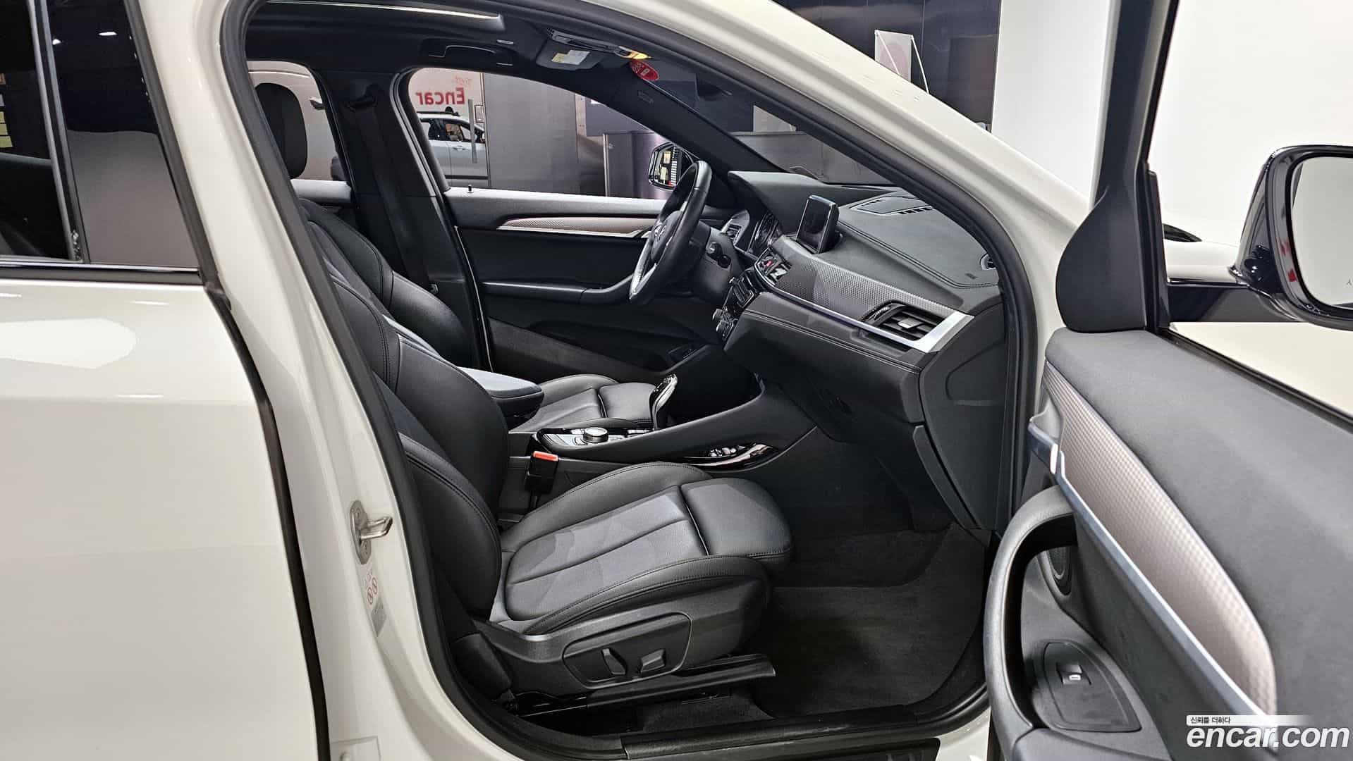 X2 (F39) BMW 2019.10-INNER-036
