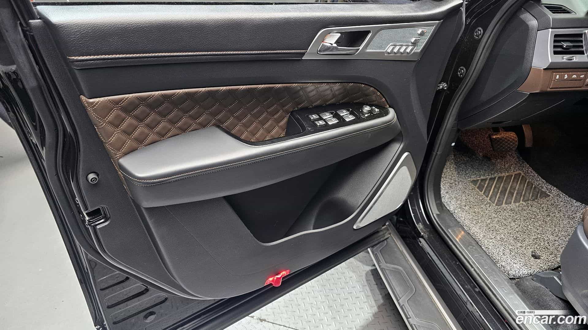 Rexton KG Mobility 2022.10-INNER-034