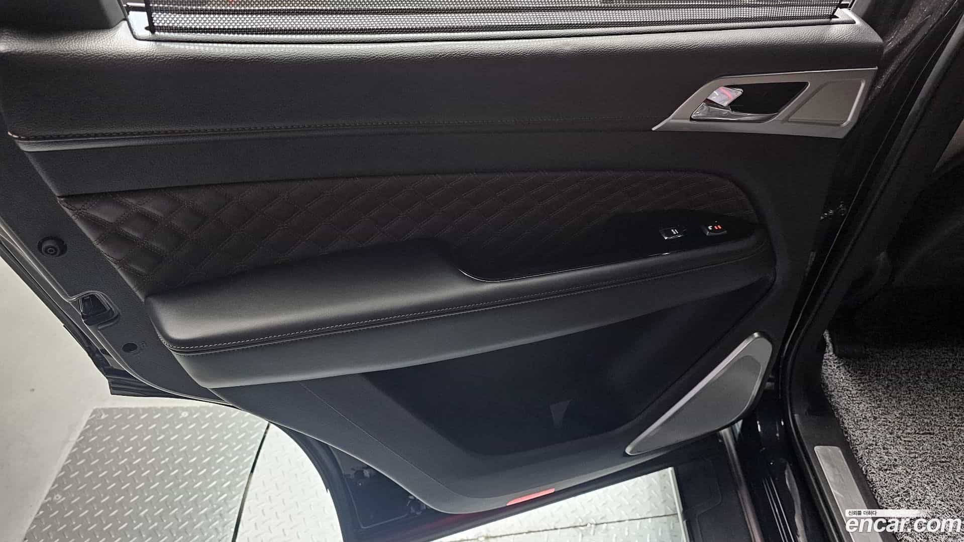 Rexton KG Mobility 2022.10-INNER-035
