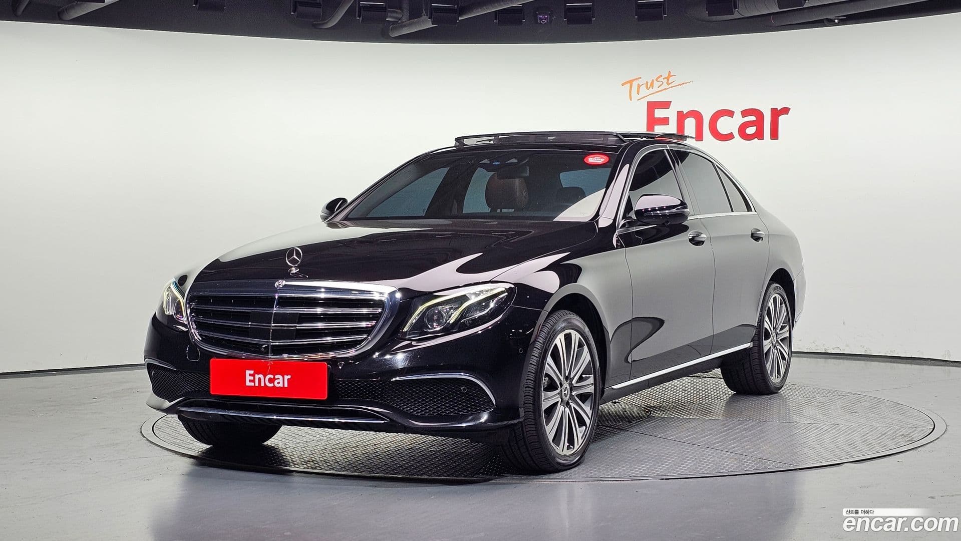 Main__Slider__Photo:E-Class Mercedes-Benz 2017.7-0