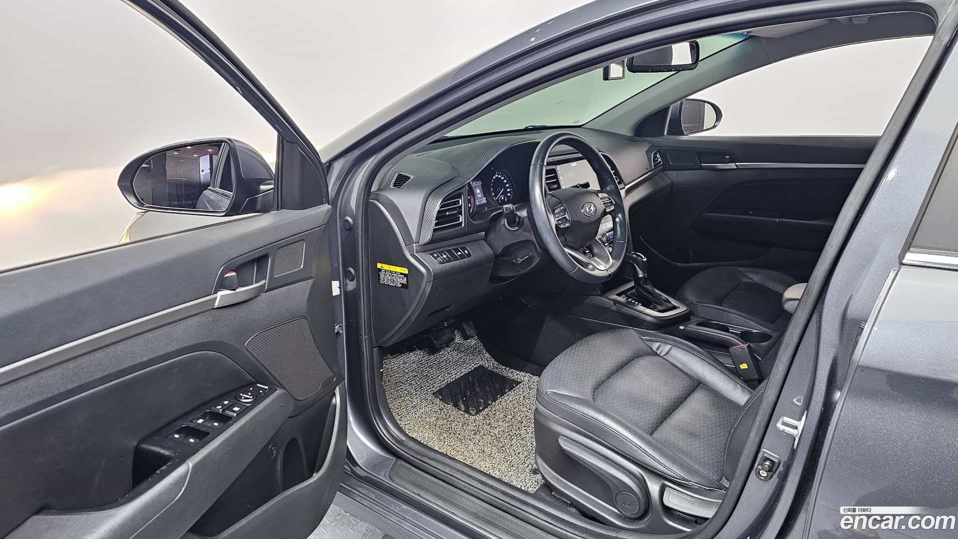 AVANTE Hyundai 2019.6-INNER-010