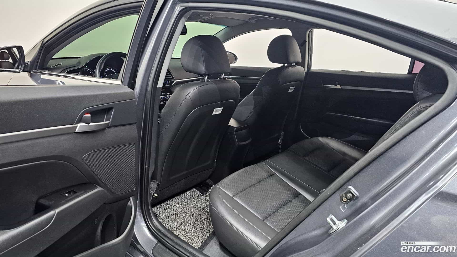 AVANTE Hyundai 2019.6-OPTION-016