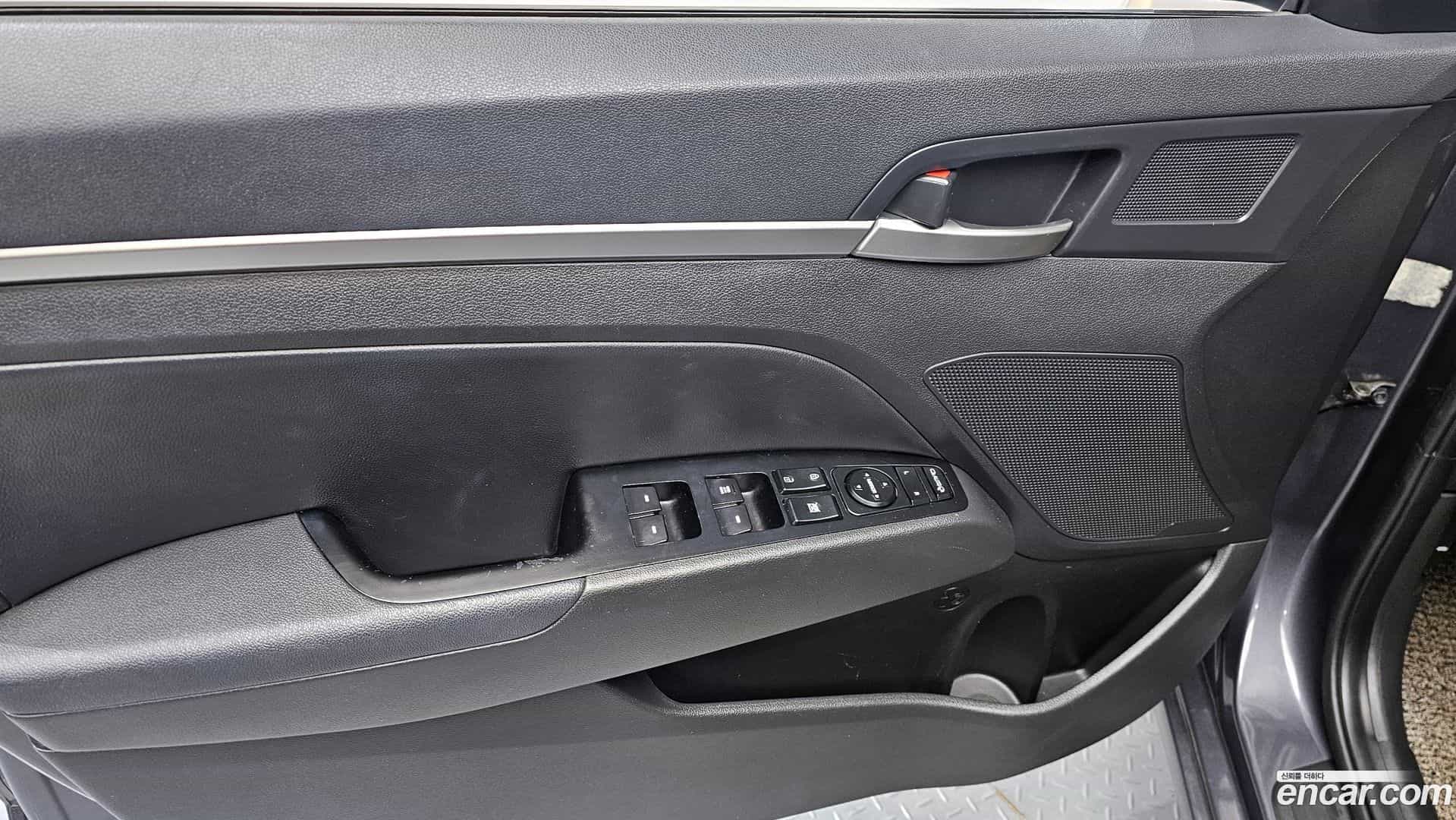 AVANTE Hyundai 2019.6-INNER-034