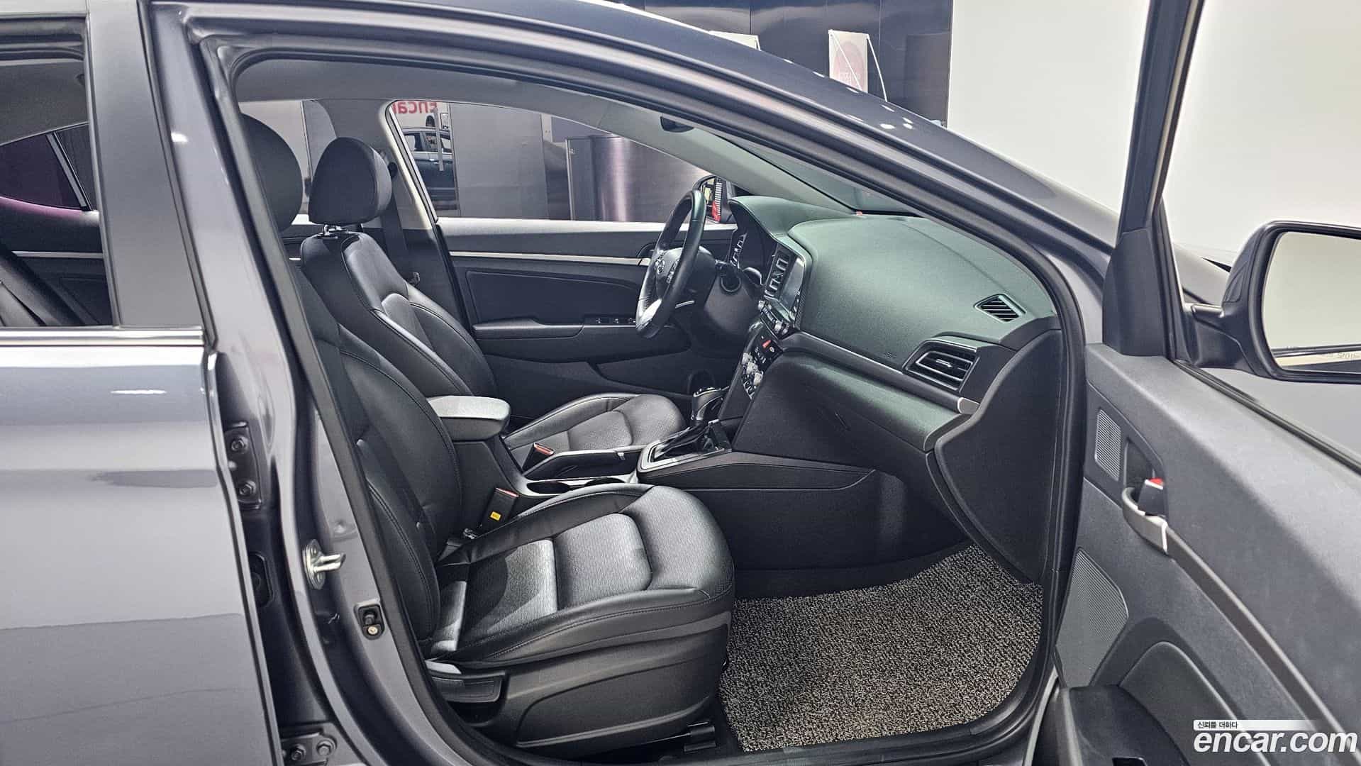 AVANTE Hyundai 2019.6-INNER-036