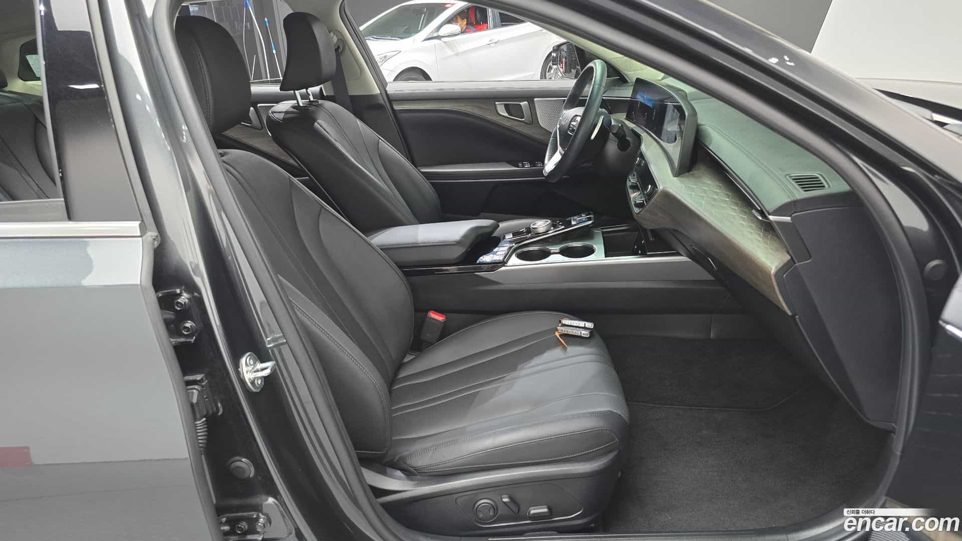 K8 Kia 2024.0-INNER-036