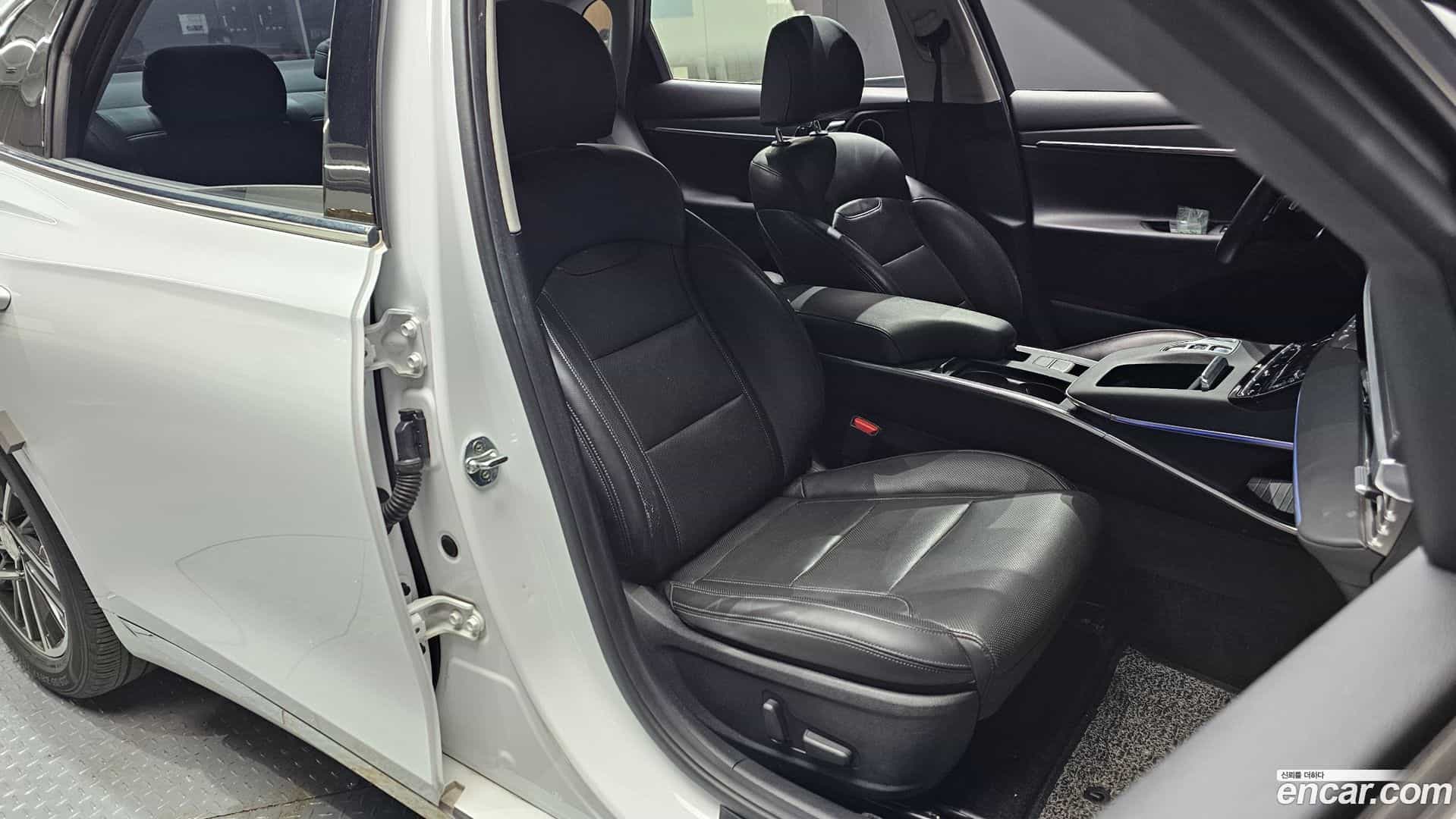 Grandeur Hyundai 2021.1-OPTION-015