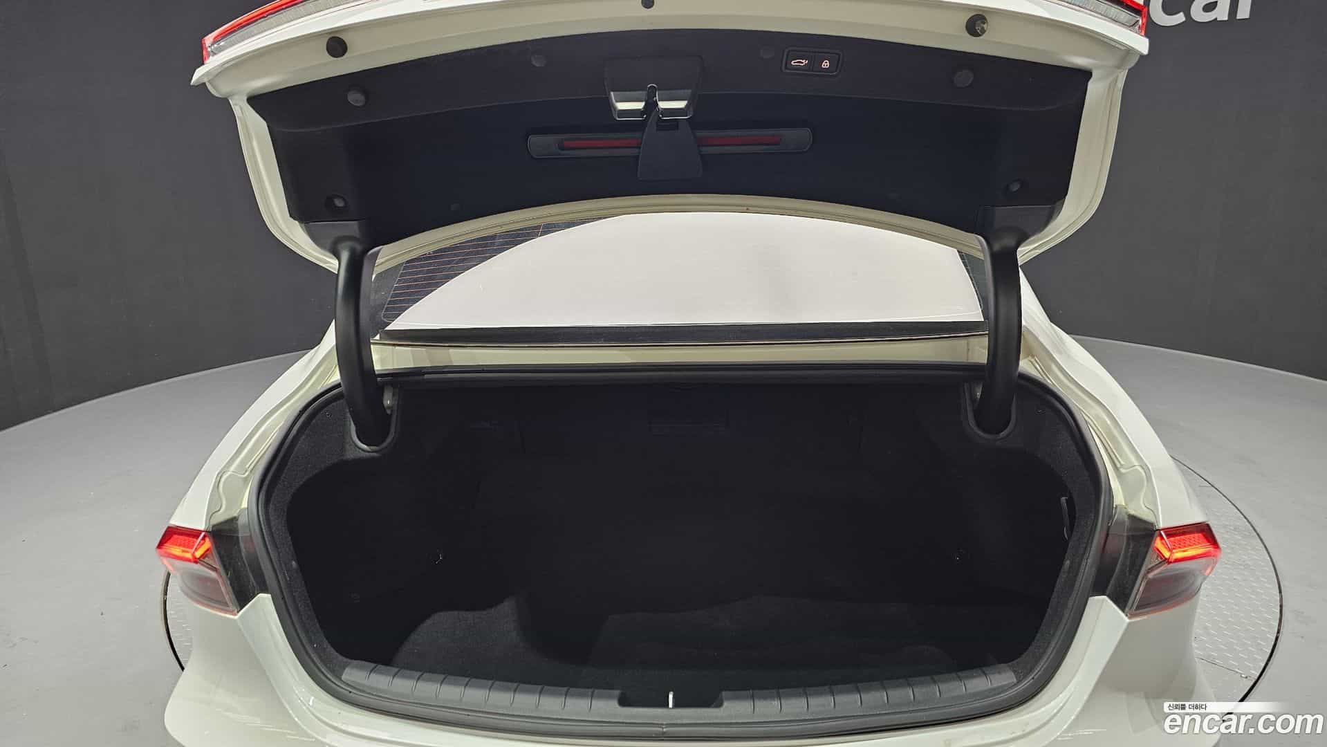 Grandeur Hyundai 2021.1-OPTION-024