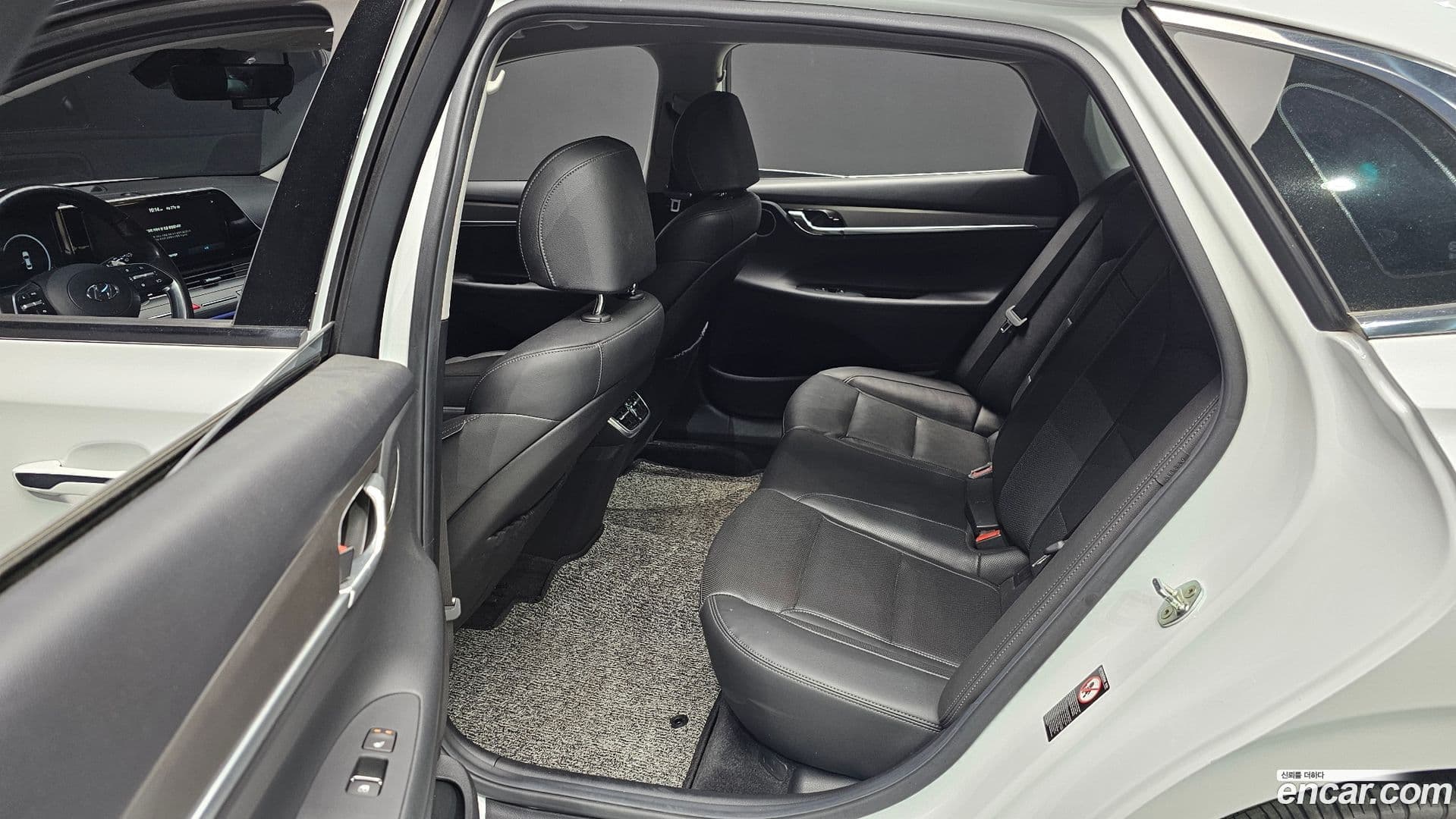 Main__Slider__Photo:Grandeur Hyundai 2021.1-25