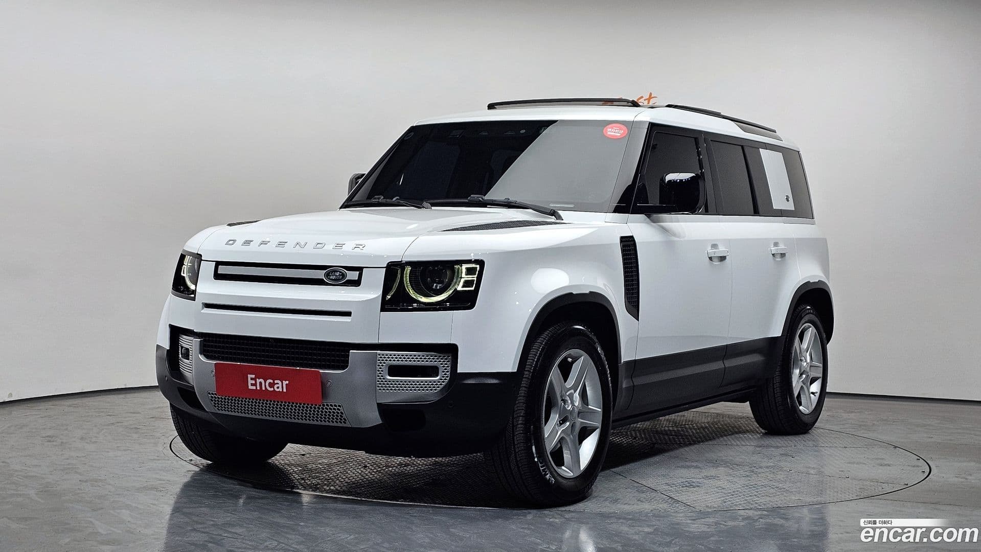 Main__Slider__Photo:Defender Land Rover 2021.10-0