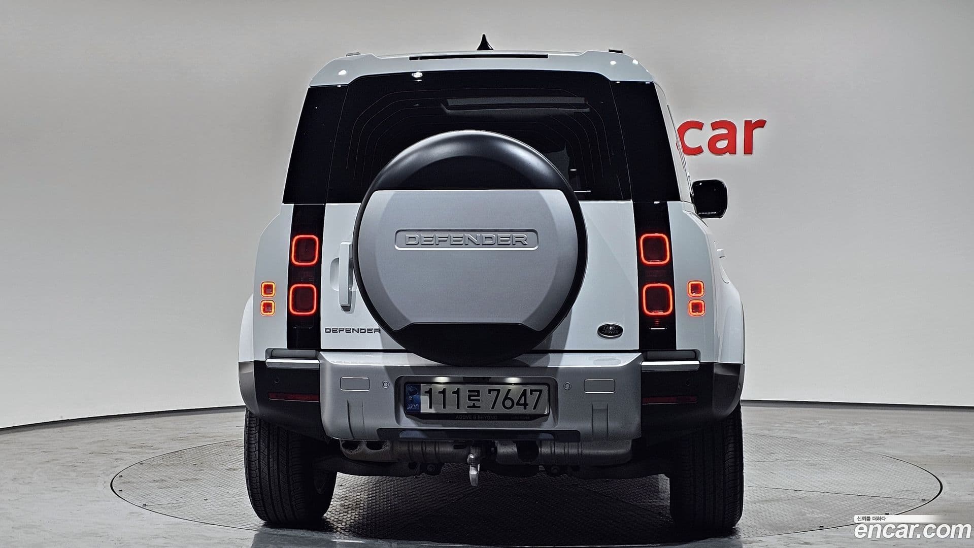 Main__Slider__Photo:Defender Land Rover 2021.10-3