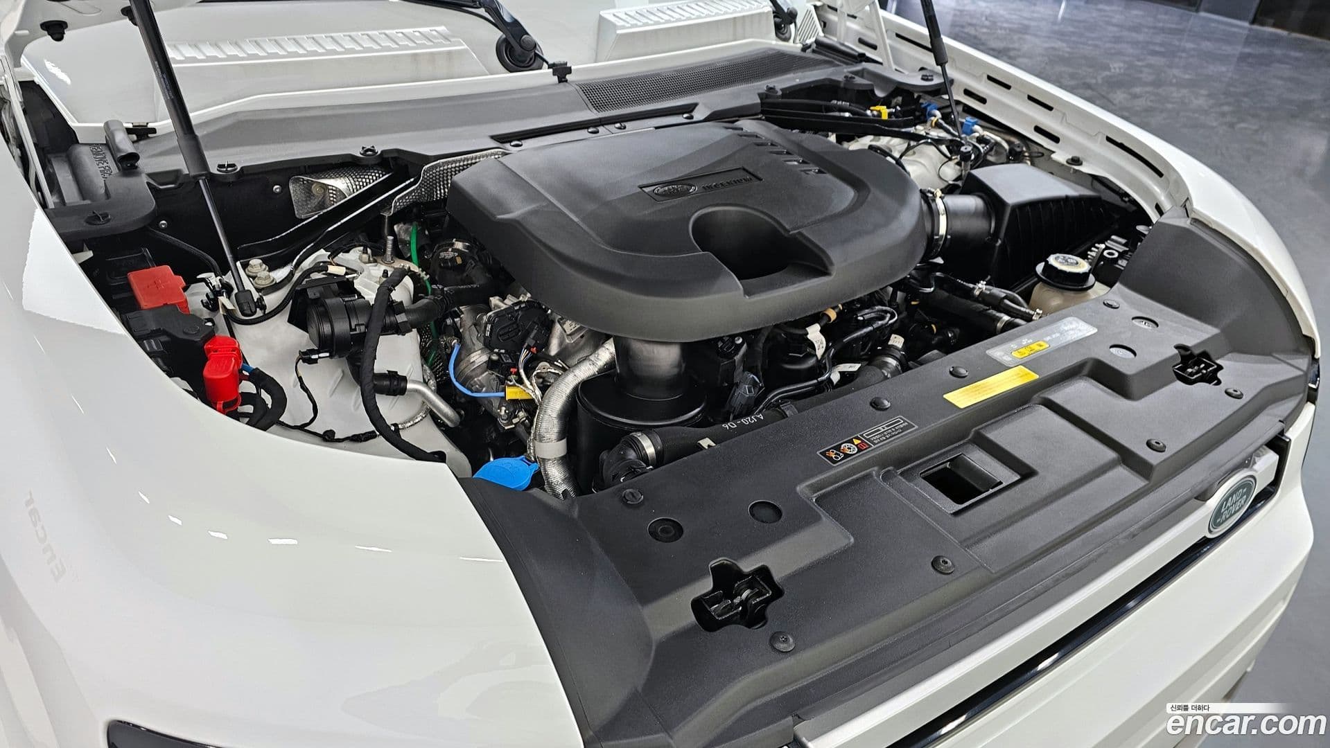 Main__Slider__Photo:Defender Land Rover 2021.10-5