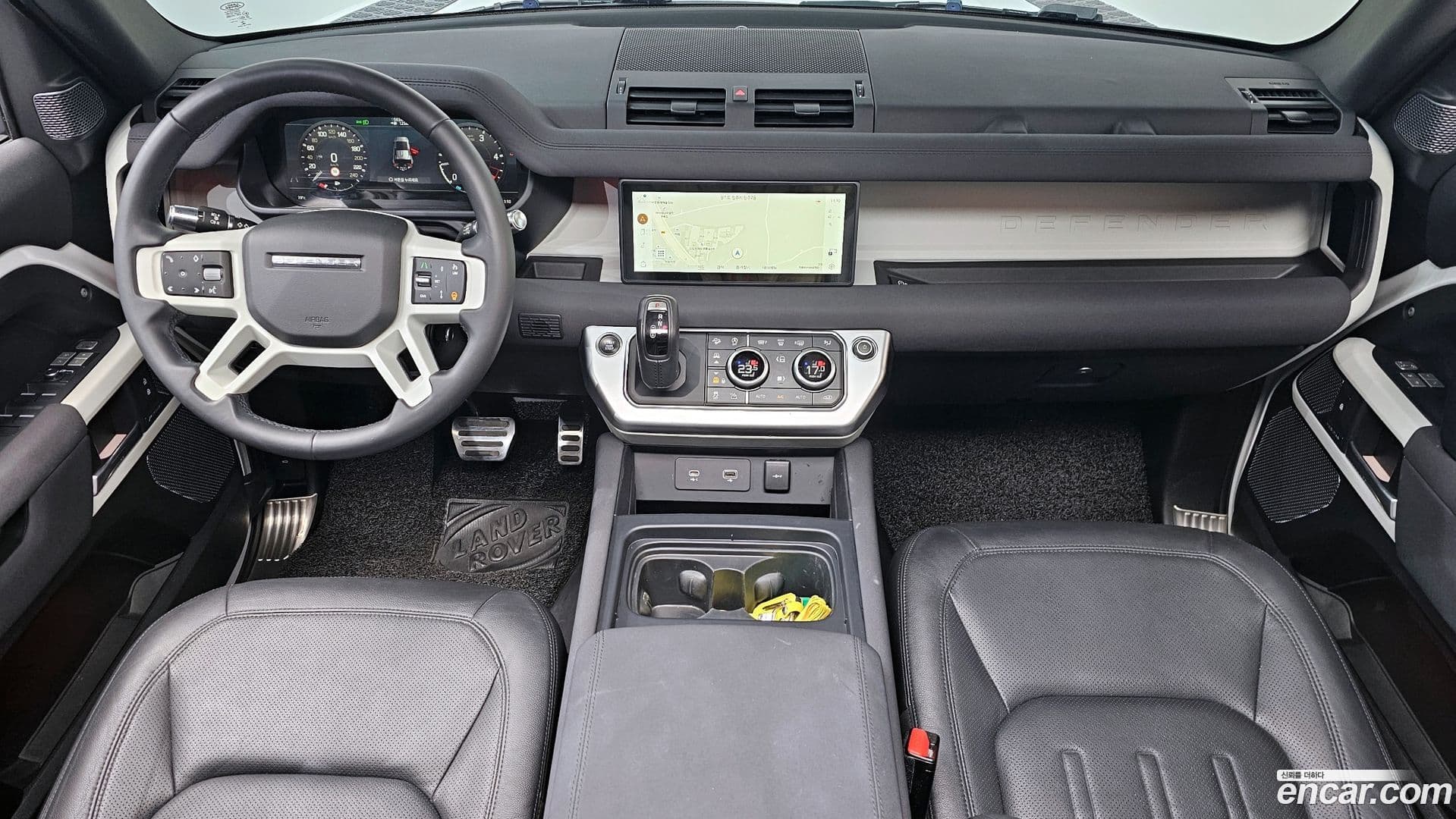 Main__Slider__Photo:Defender Land Rover 2021.10-6