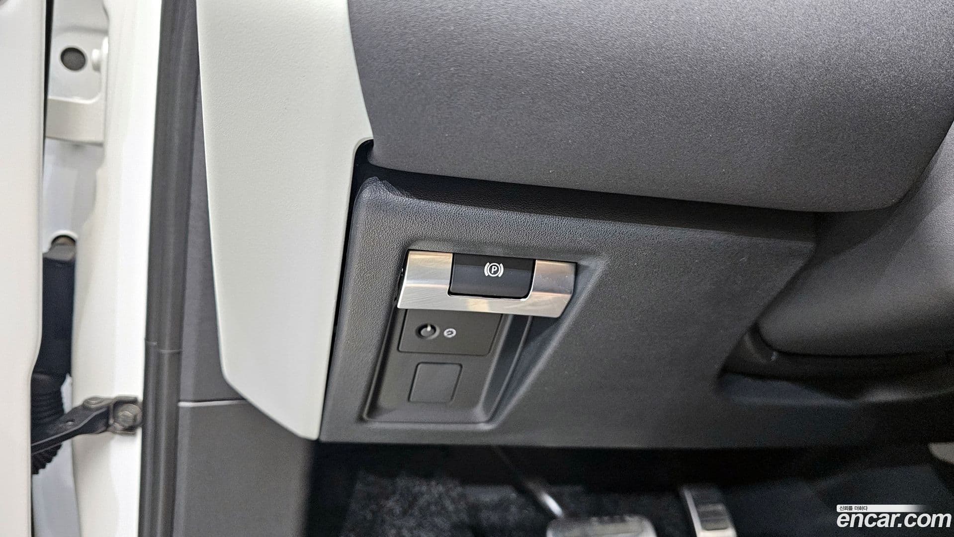 Main__Slider__Photo:Defender Land Rover 2021.10-16